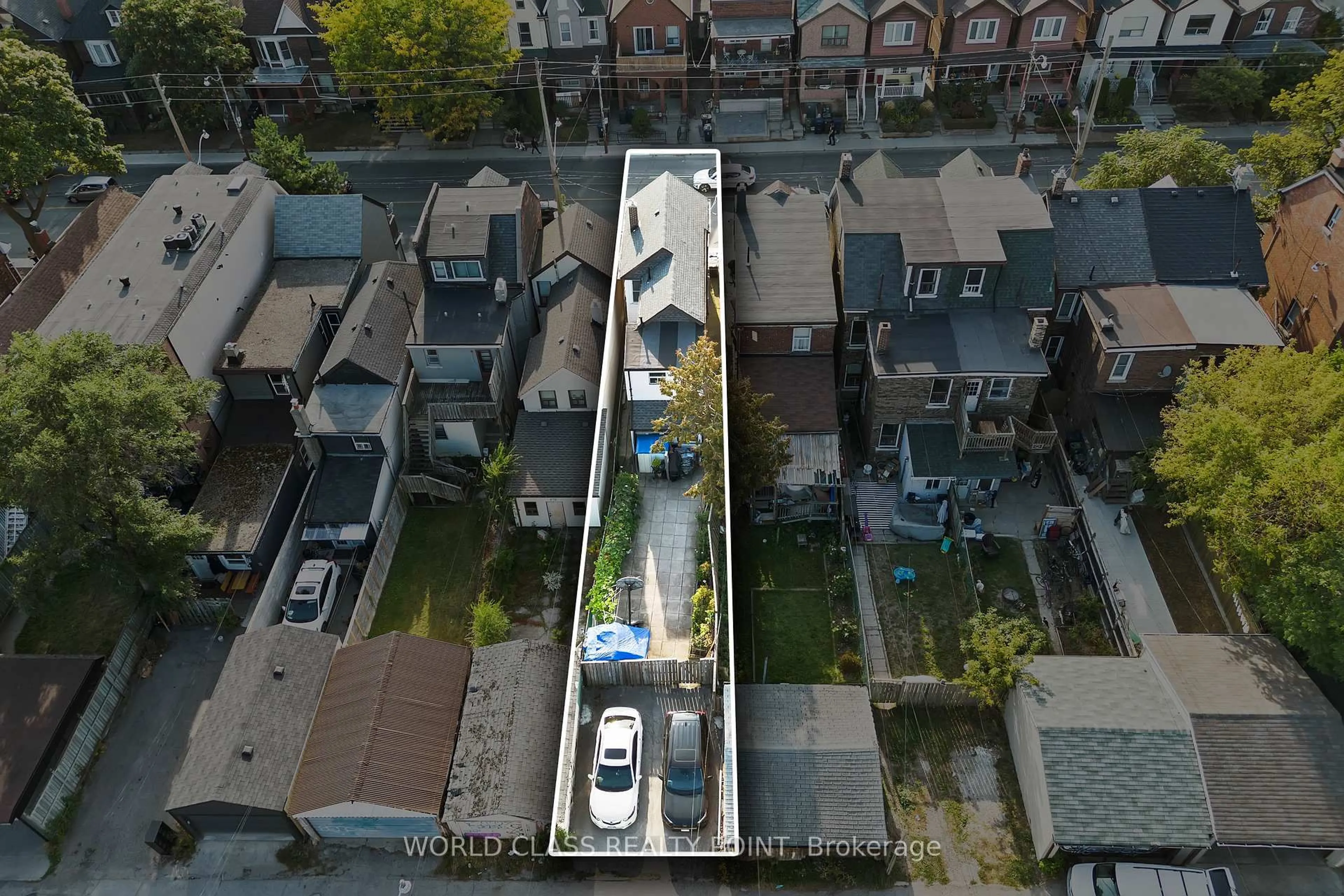 A pic from outside/outdoor area/front of a property/back of a property/a pic from drone, unknown for 623 Ossington Ave, Toronto Ontario M6G 3T6