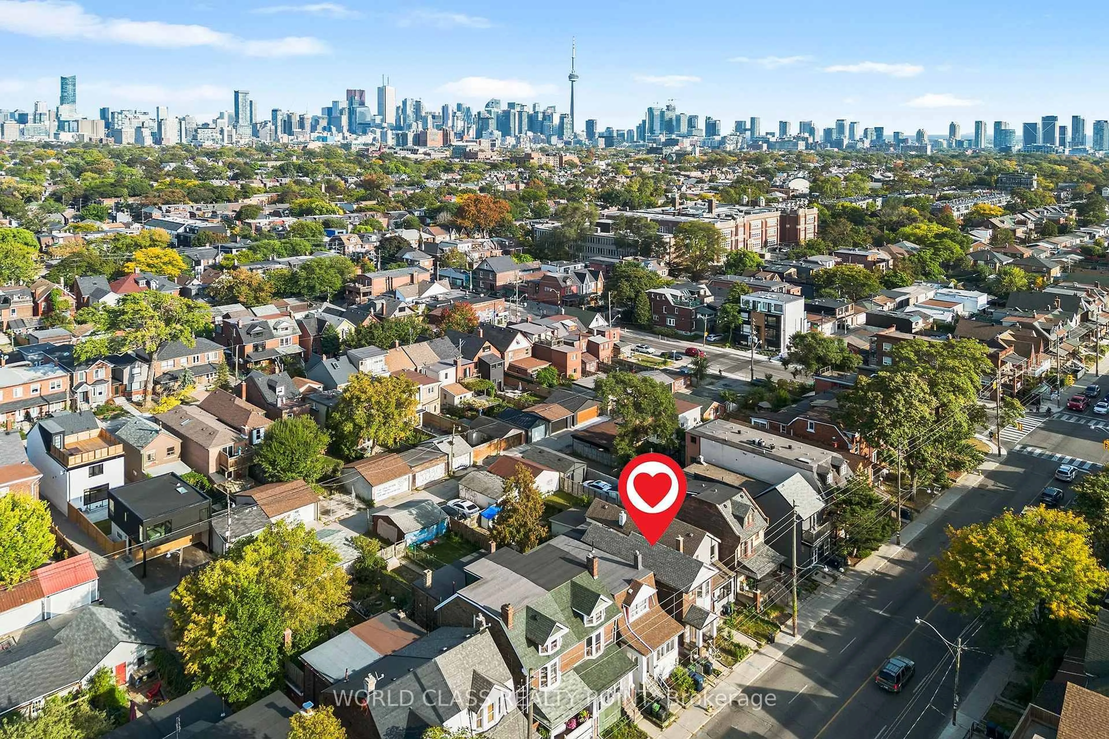 A pic from outside/outdoor area/front of a property/back of a property/a pic from drone, city buildings view from balcony for 623 Ossington Ave, Toronto Ontario M6G 3T6