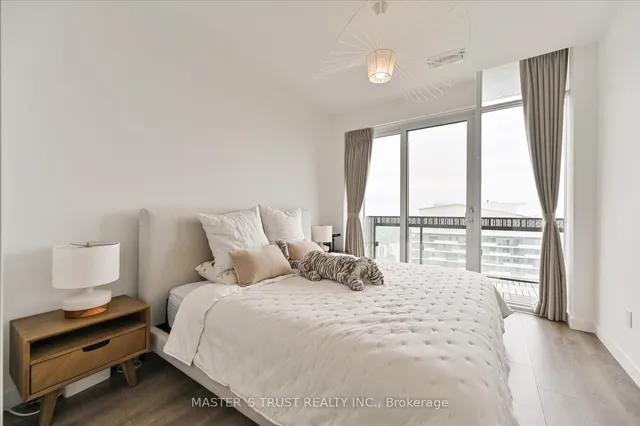 Additional property image - 8 Eglinton Ave Unit Ph 5801