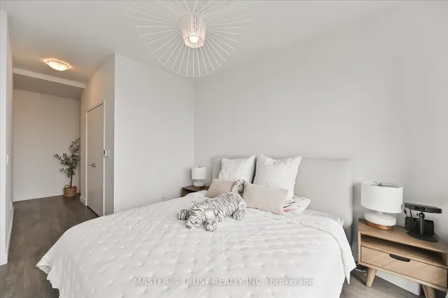 Additional property image - 8 Eglinton Ave Unit Ph 5801