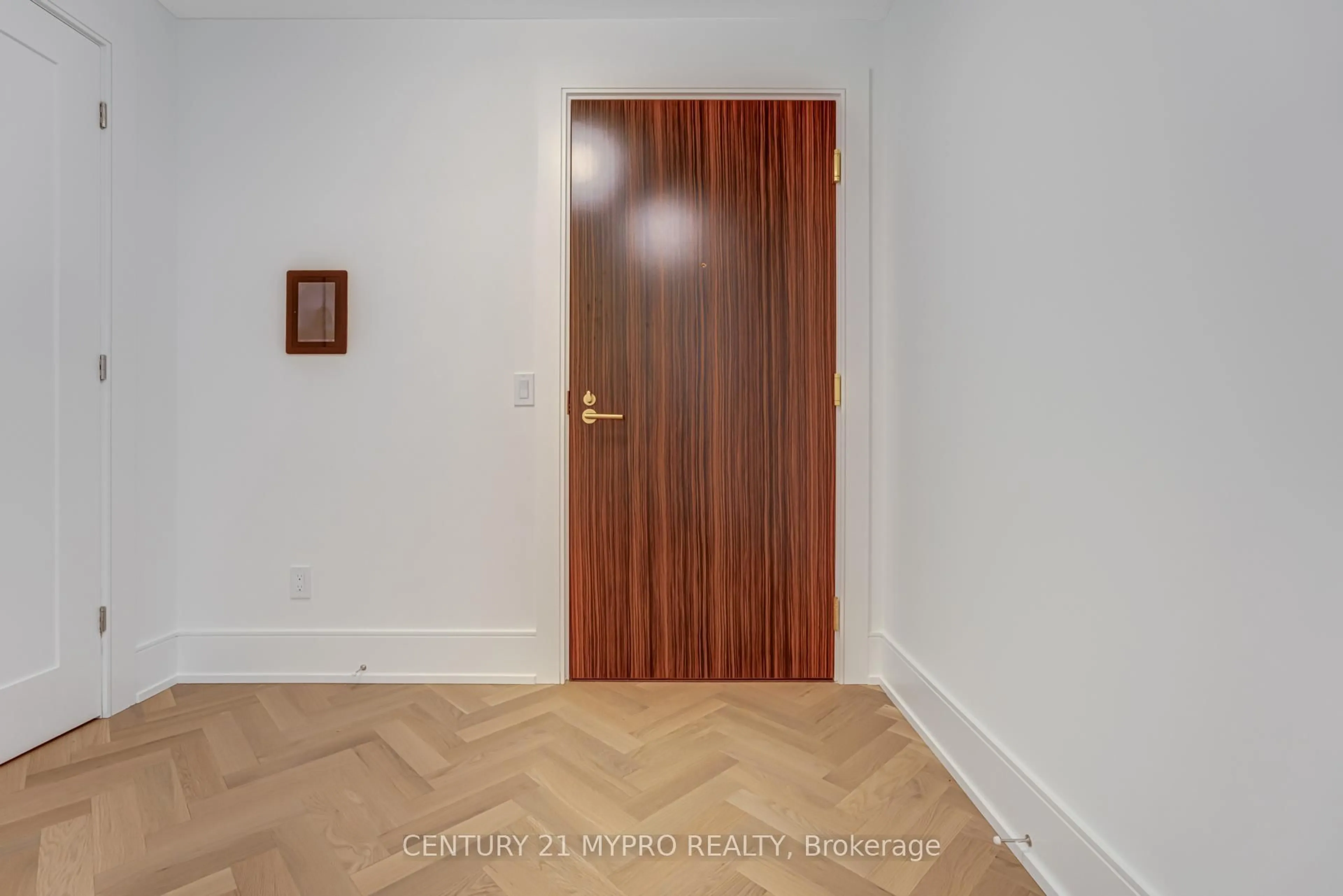 Indoor entryway for 455 Wellington St #606, Toronto Ontario M5J 2R2