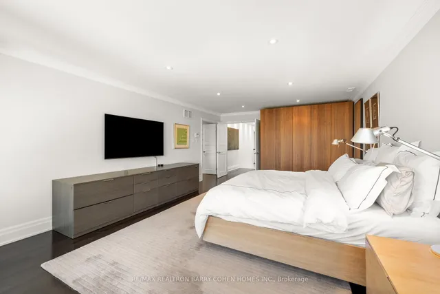Additional property image - 215 Lonsmount Dr