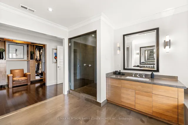 Additional property image - 215 Lonsmount Dr