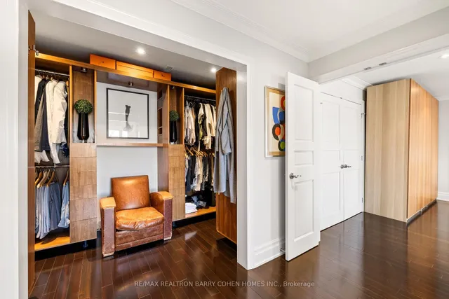 Additional property image - 215 Lonsmount Dr