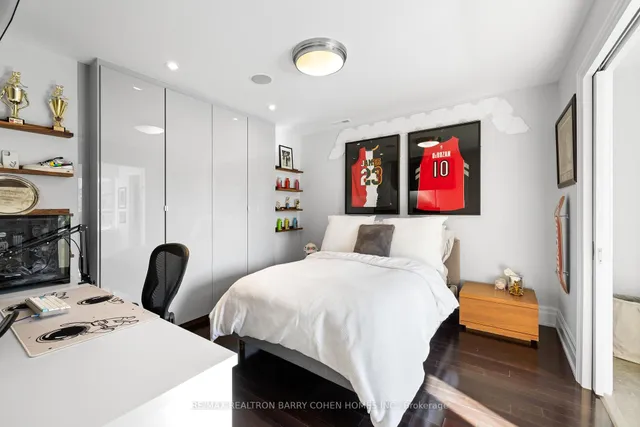 Additional property image - 215 Lonsmount Dr