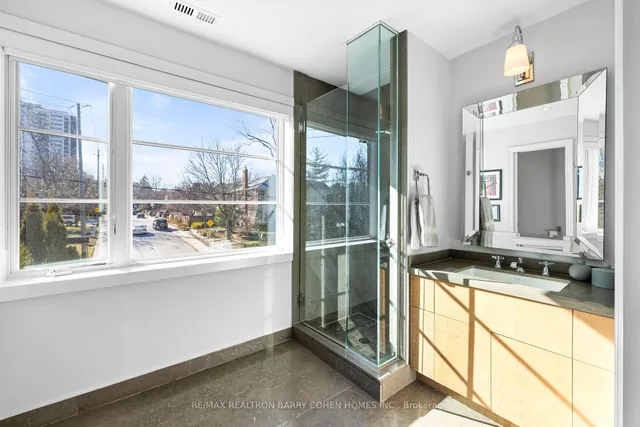 Additional property image - 215 Lonsmount Dr
