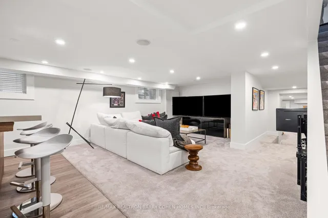 Additional property image - 215 Lonsmount Dr