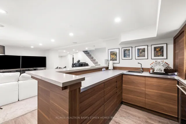 Additional property image - 215 Lonsmount Dr