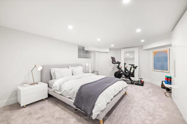 Additional property image - 215 Lonsmount Dr