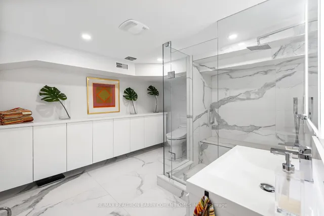 Additional property image - 215 Lonsmount Dr