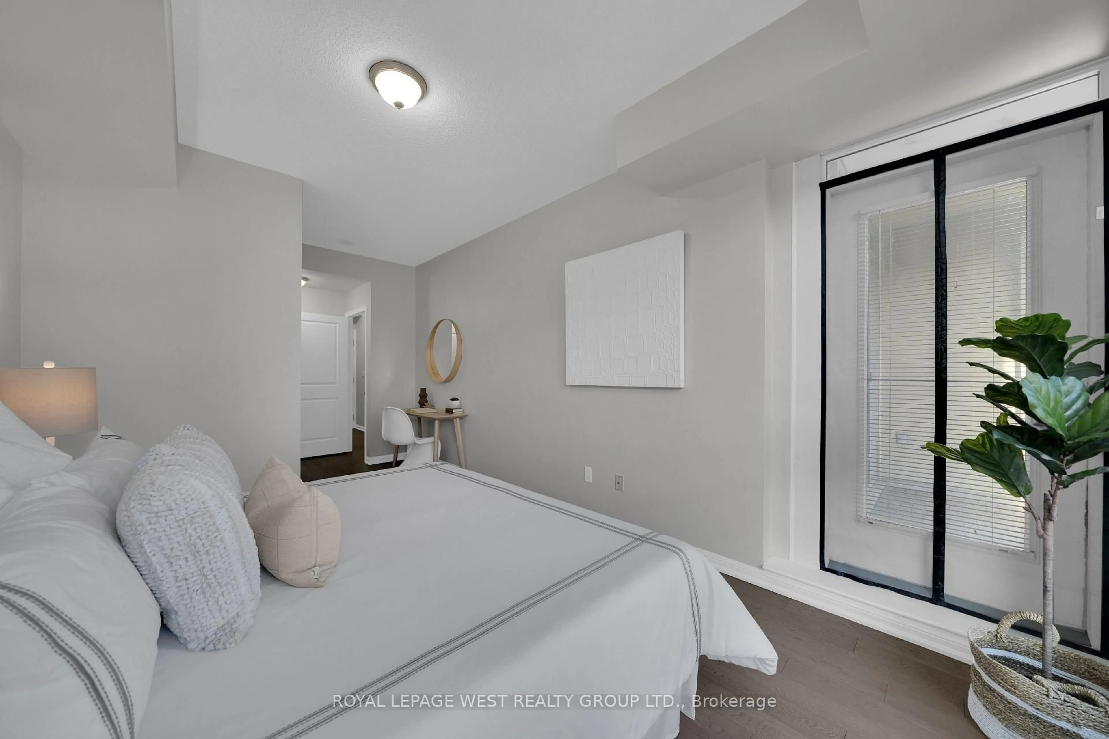 Bedroom with bed, unknown for 628 Fleet St #1108, Toronto Ontario M5V 1A8