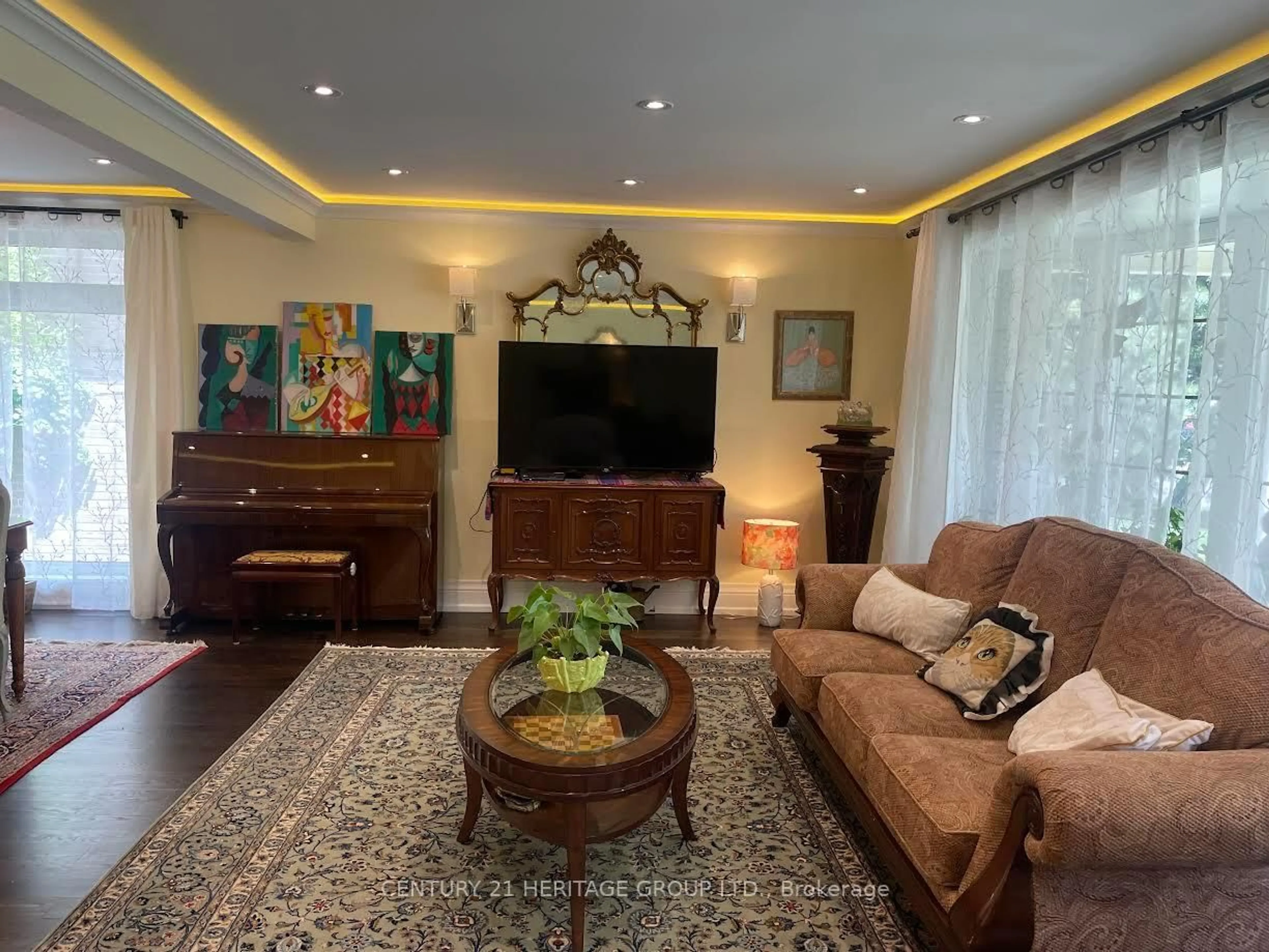 Living room with furniture, wood/laminate floor for 28 Foxwarren Dr, Toronto Ontario M2K 1L3