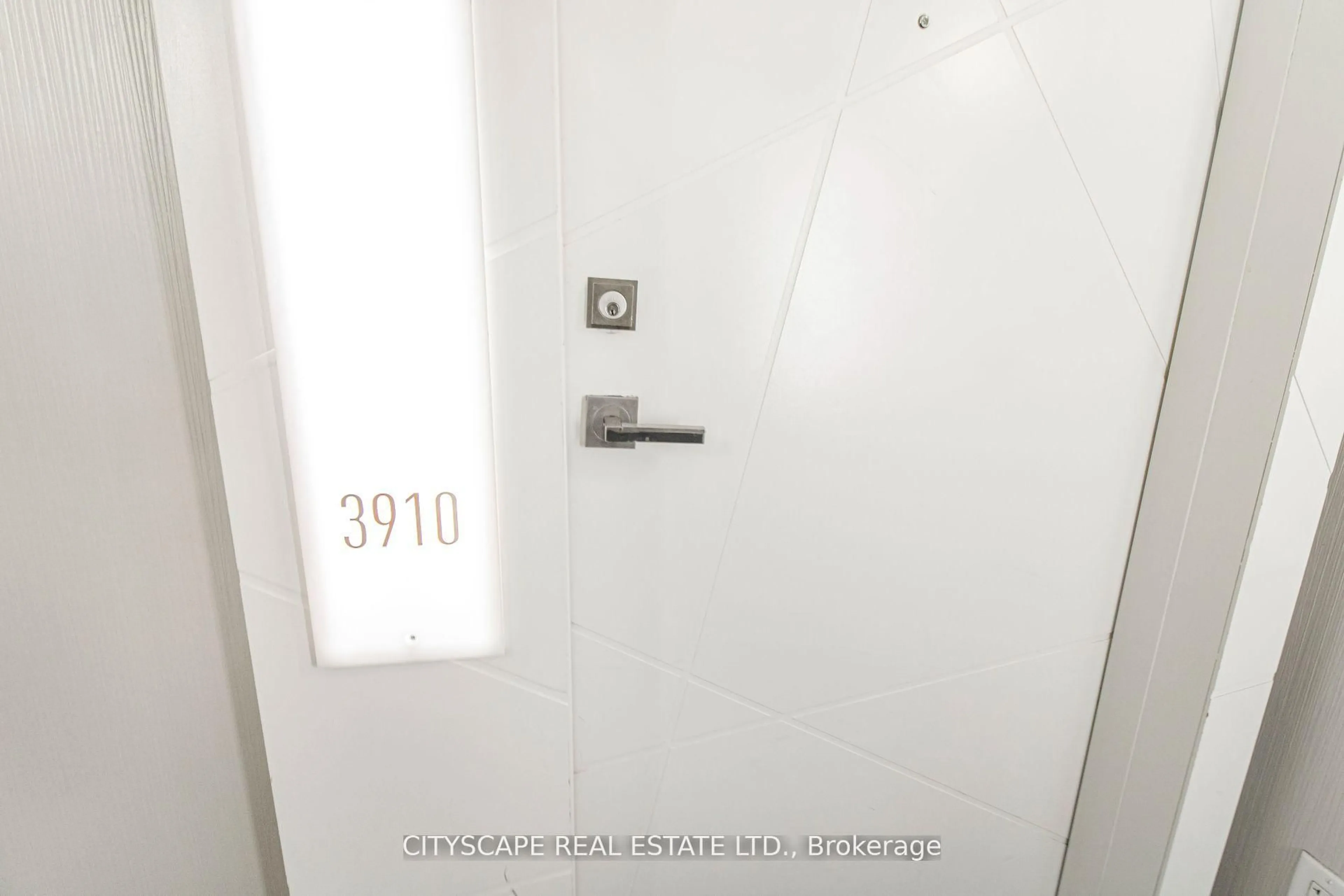 Unknown for 12 York St #3910, Toronto Ontario M5J 0A5