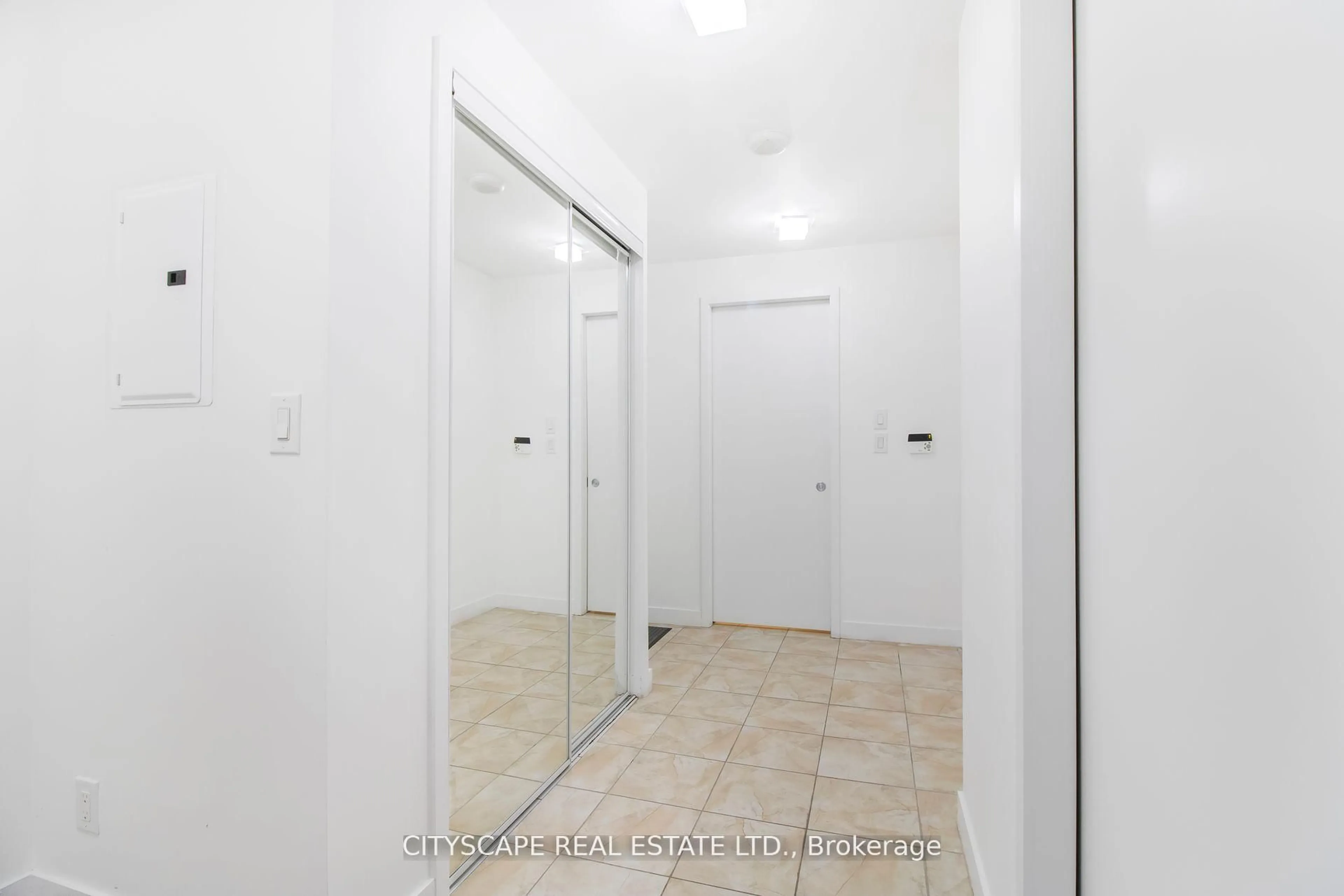 Indoor foyer for 12 York St #3910, Toronto Ontario M5J 0A5