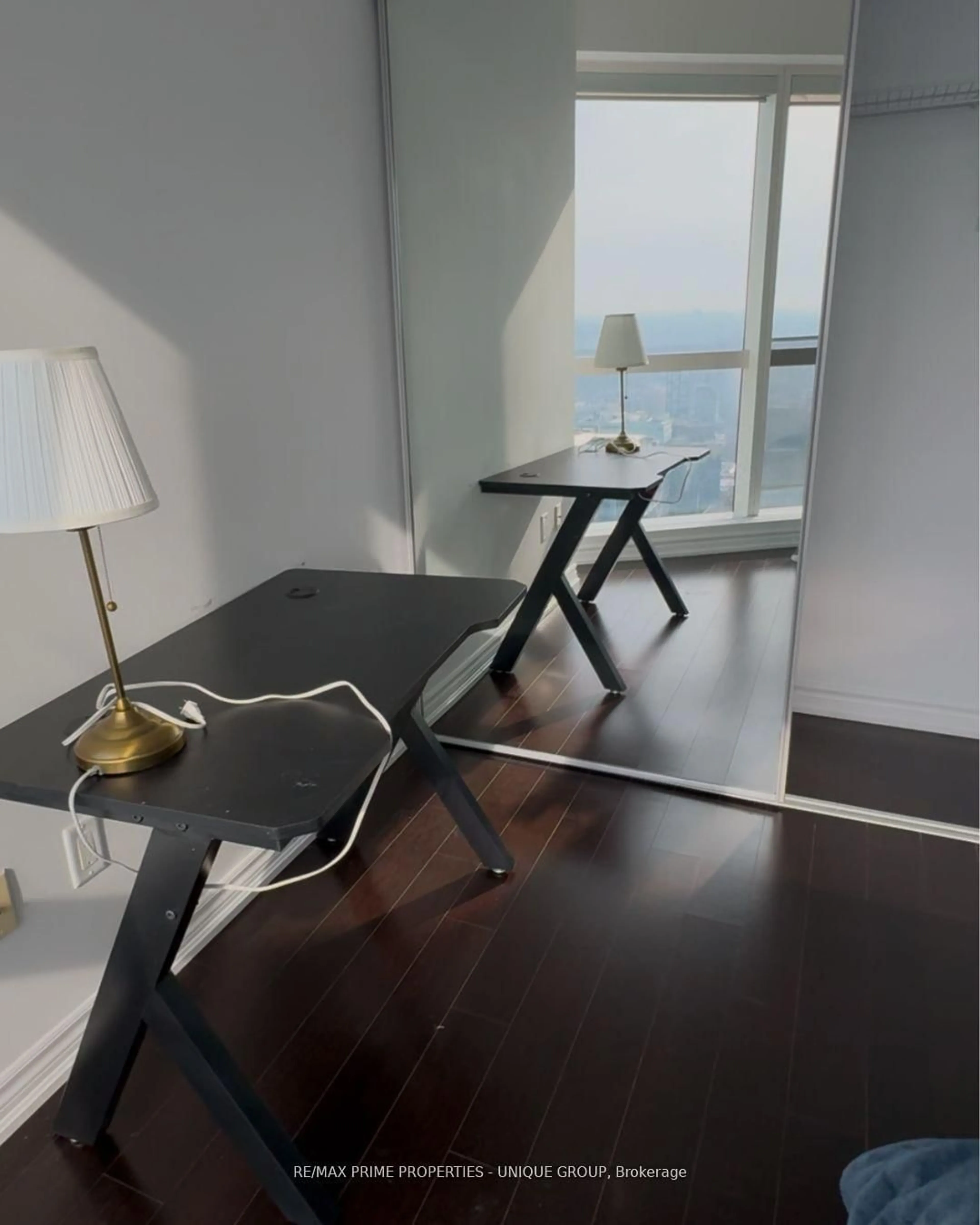 A pic of a room for 386 Yonge St #5316, Toronto Ontario M5B 0A5