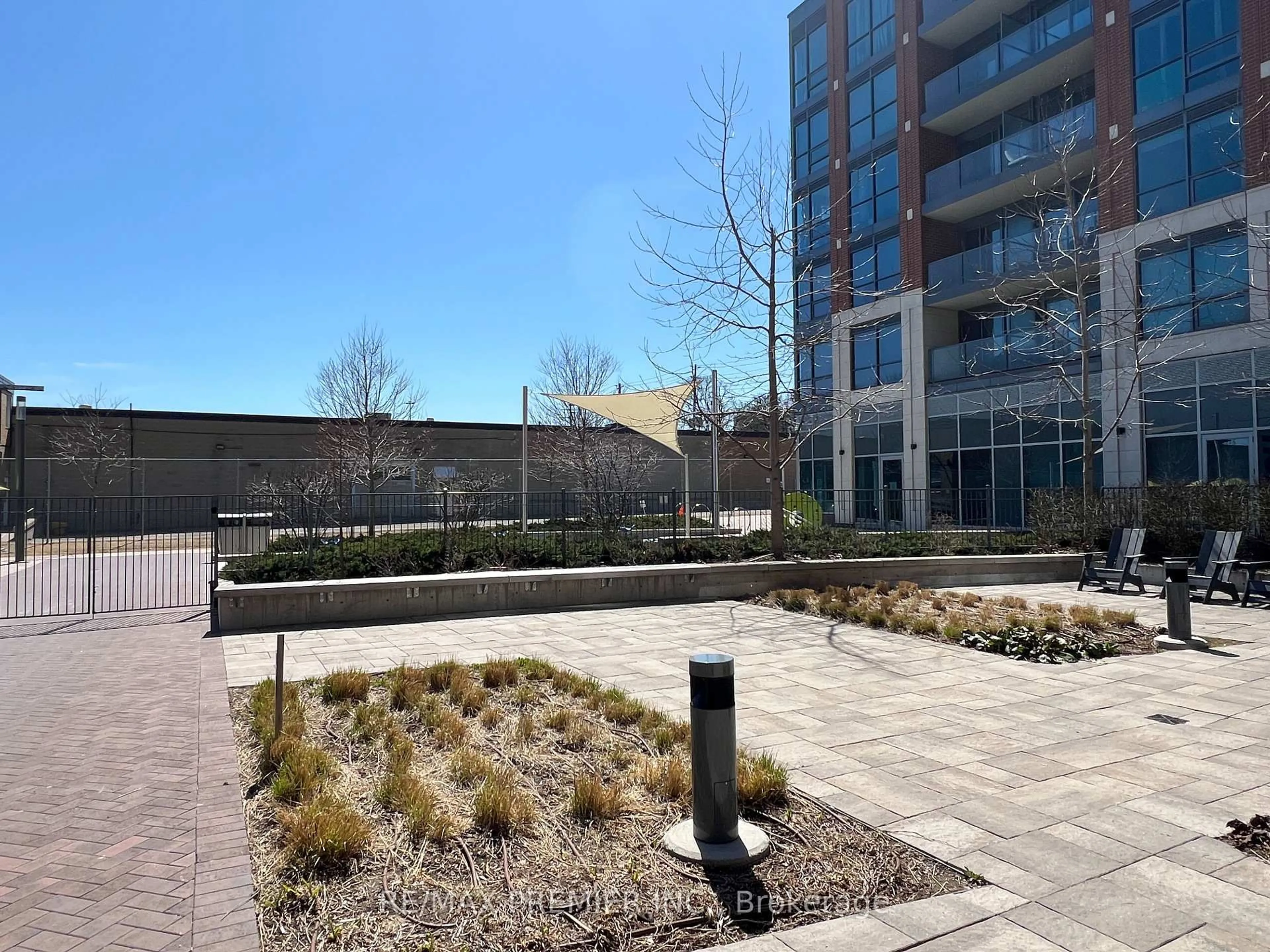 Patio, street for 31 Tippet Rd #1207, Toronto Ontario M3H 0C8