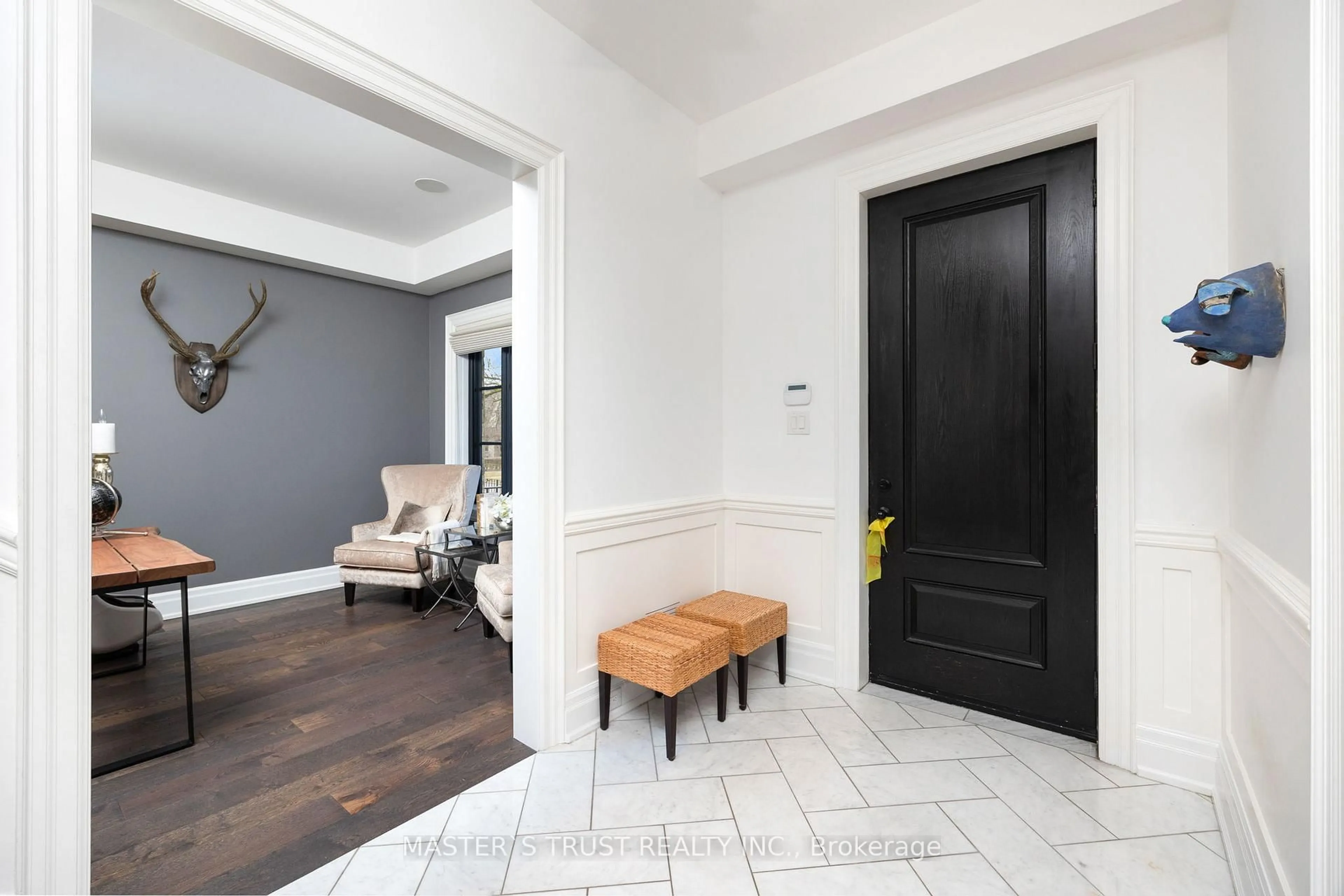 Indoor entryway for 28 Forest Ridge Dr, Toronto Ontario M6B 1H3