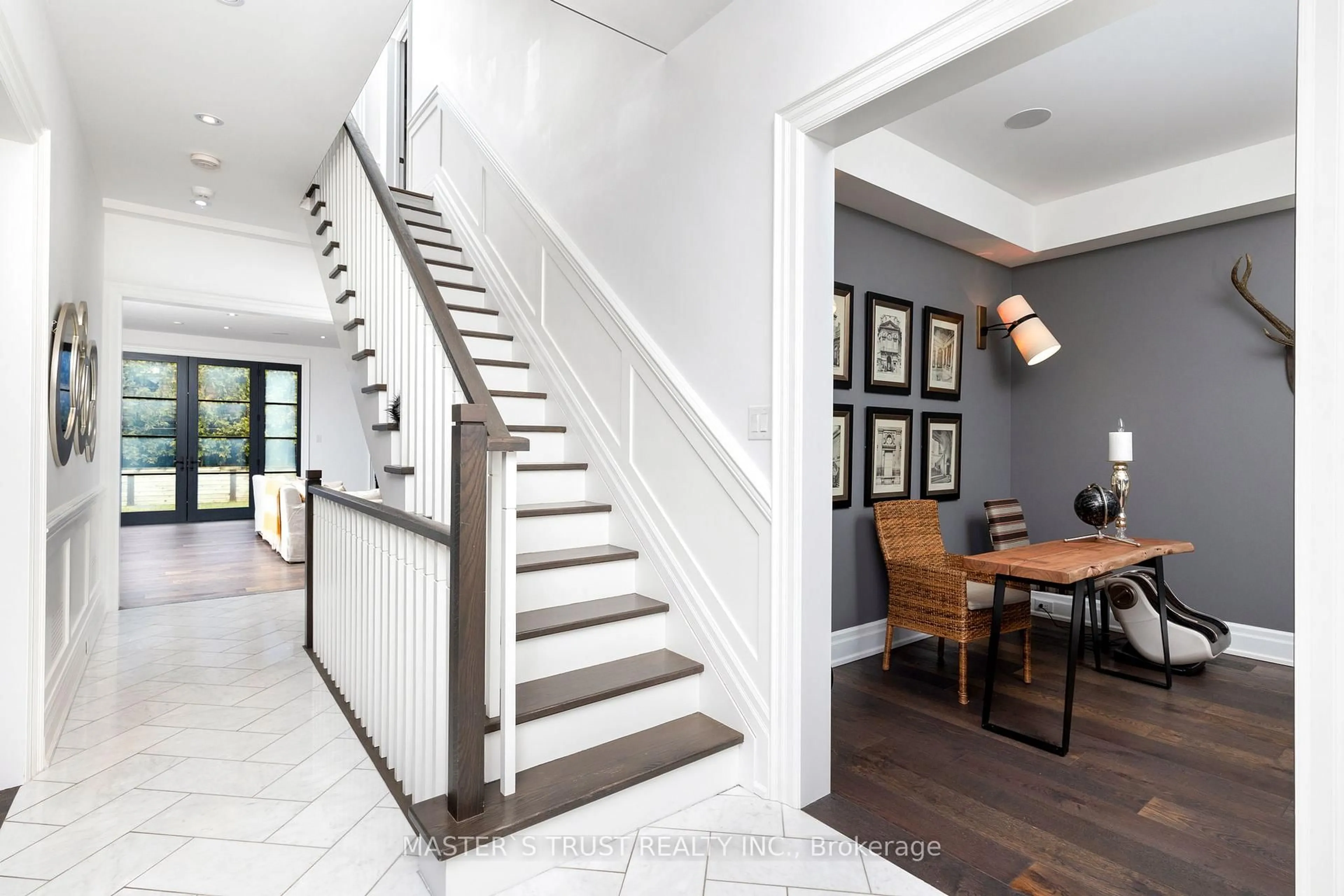 Indoor entryway for 28 Forest Ridge Dr, Toronto Ontario M6B 1H3
