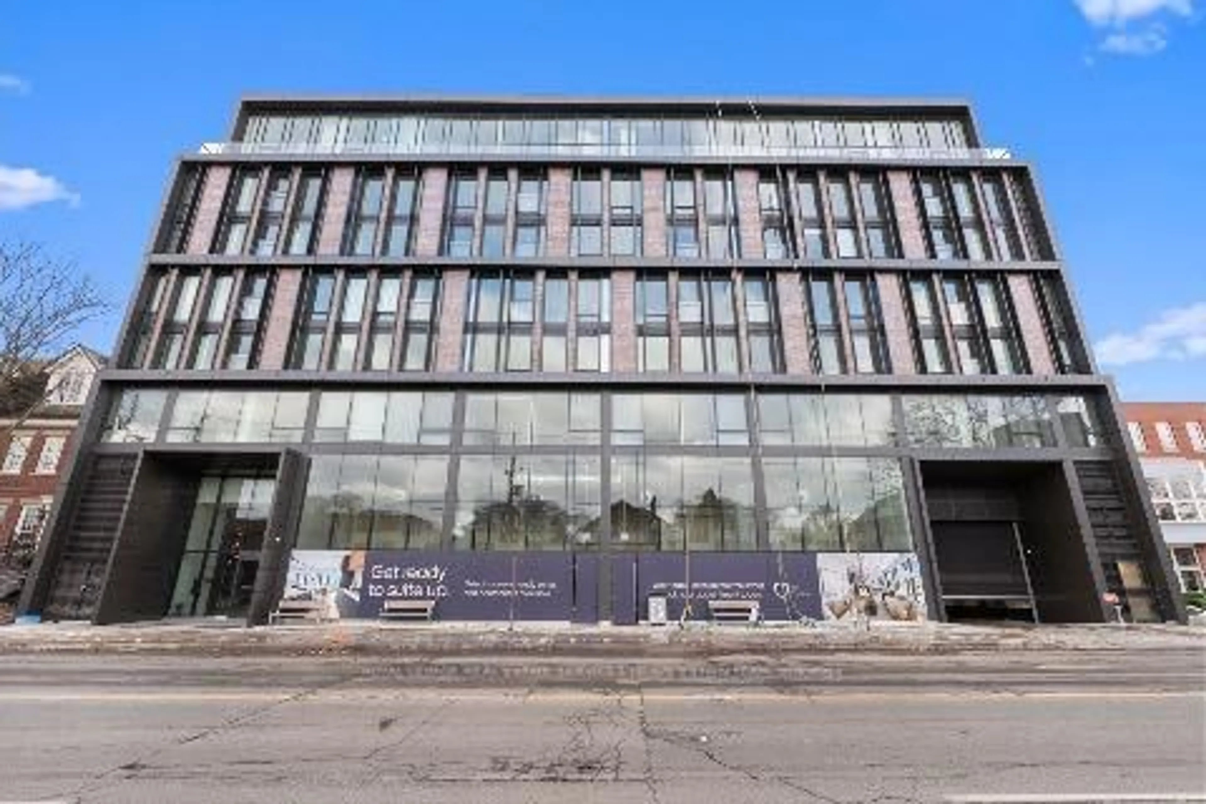 Indoor foyer for 1414 Bayview Ave #604, Toronto Ontario M4G 3A7