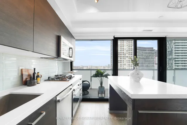 Additional property image - 11 Charlotte St Unit 2605