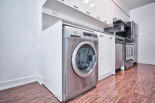 Additional property image - 15 Singer Crt Unit 512