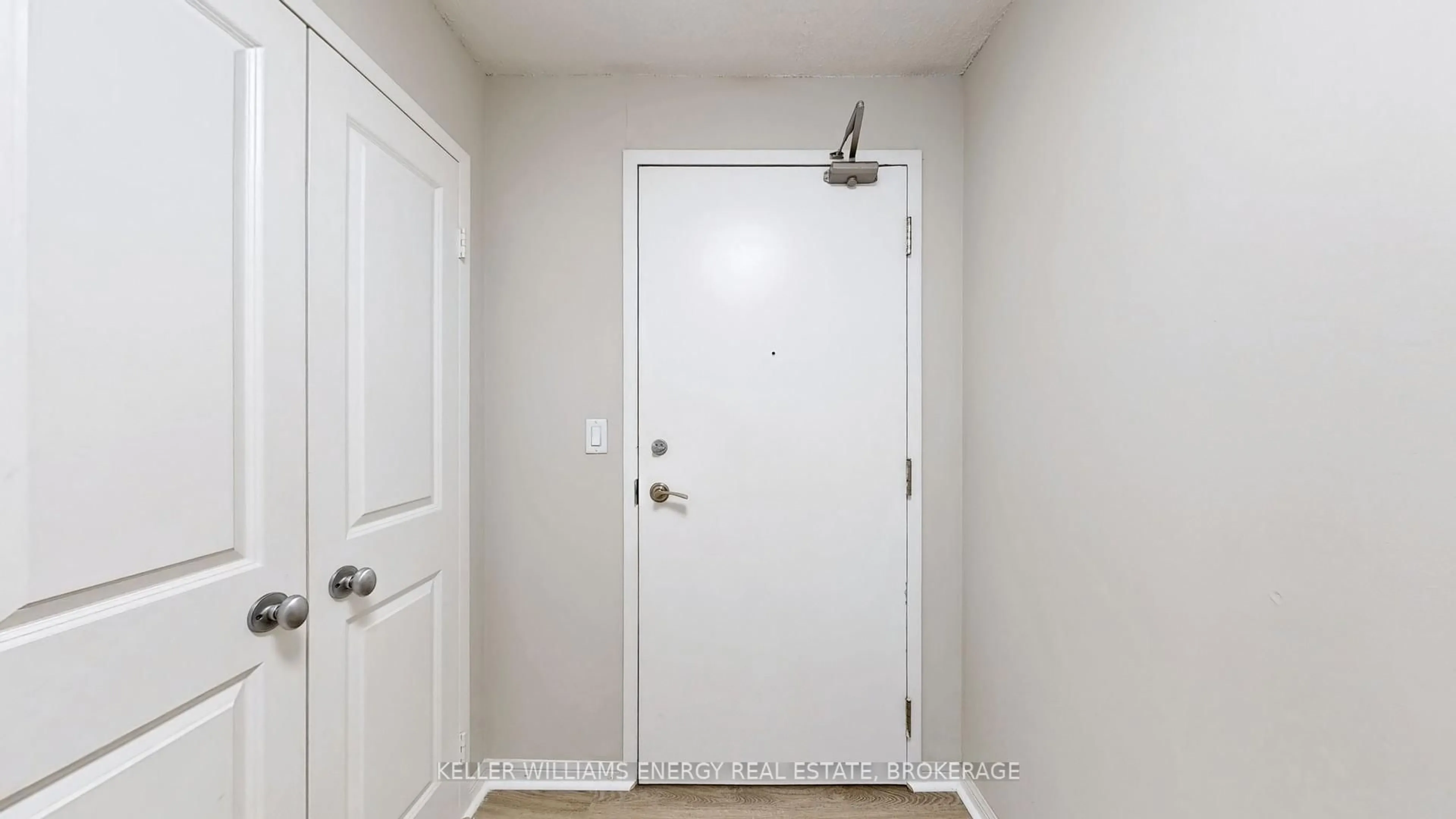 Indoor entryway for 11 St Joseph St #1401, Toronto Ontario M4Y 3G4