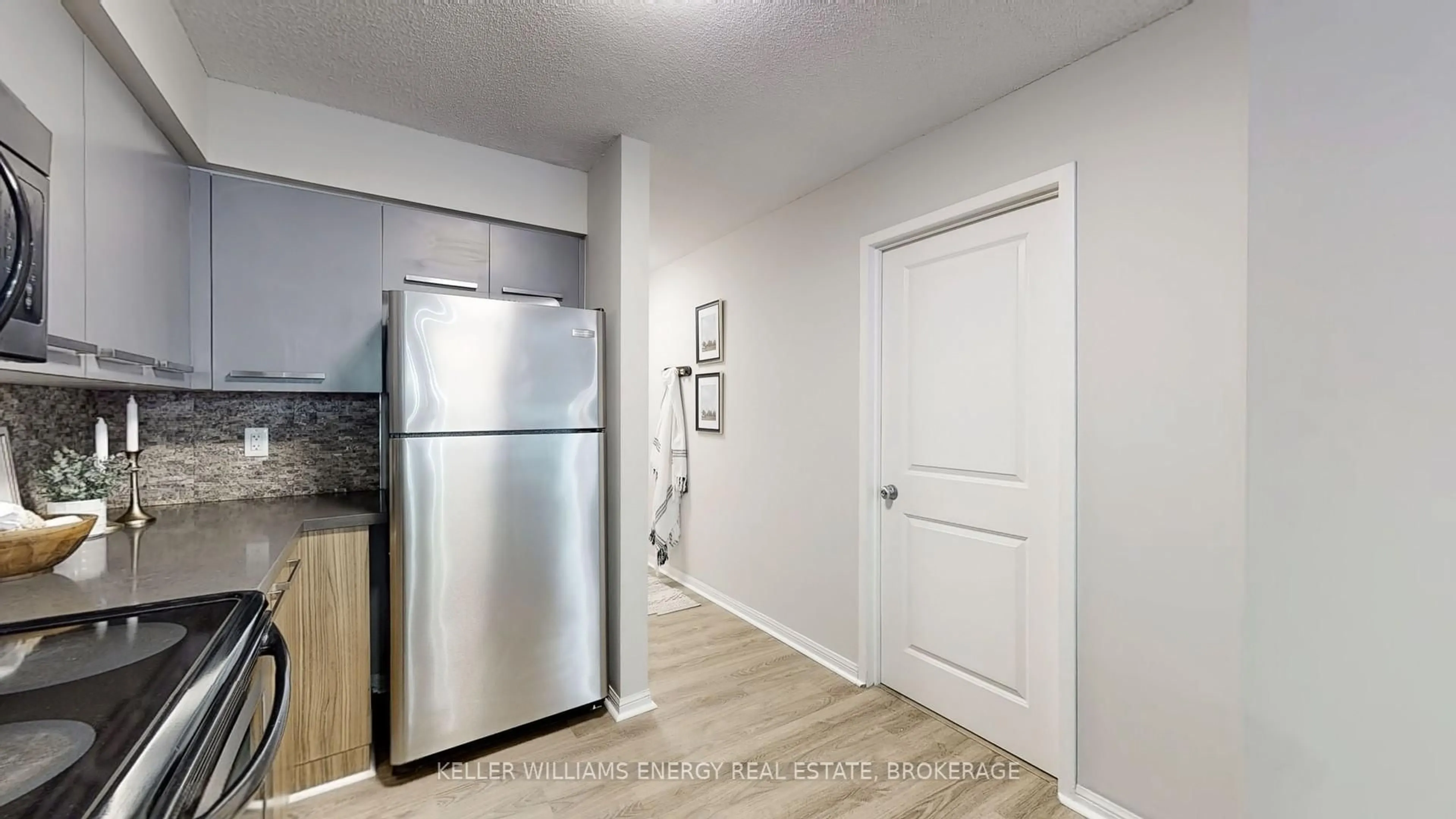 Standard kitchen, unknown for 11 St Joseph St #1401, Toronto Ontario M4Y 3G4