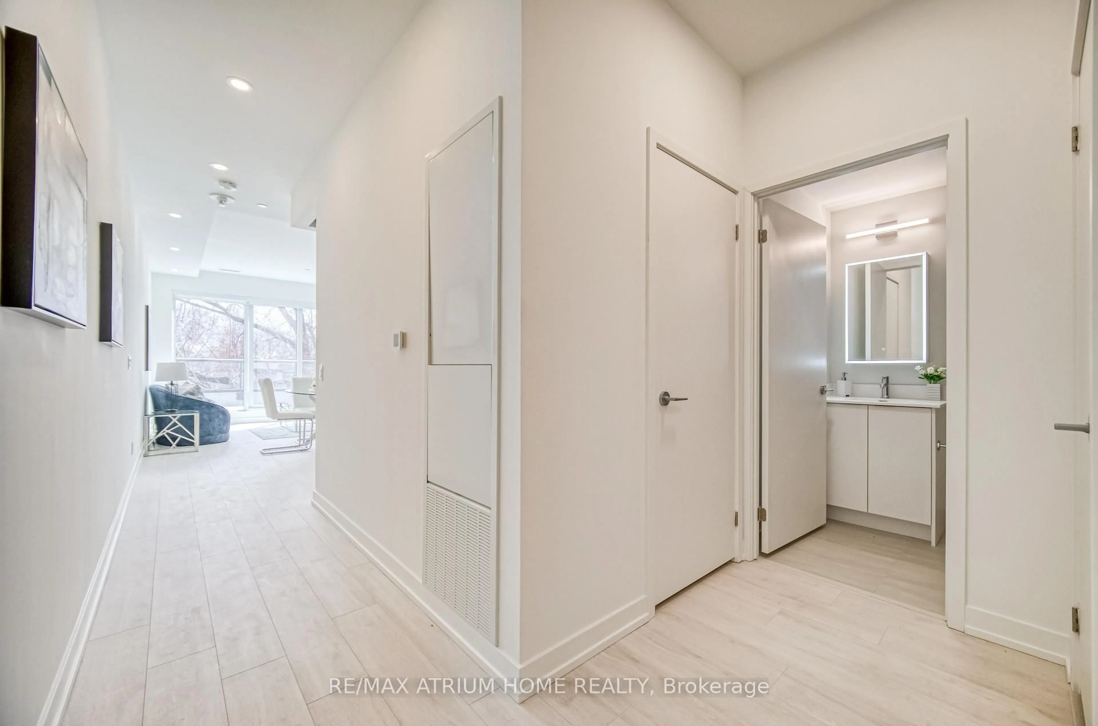 Indoor entryway for 181 Sheppard Ave #223, Toronto Ontario M2N 0L9