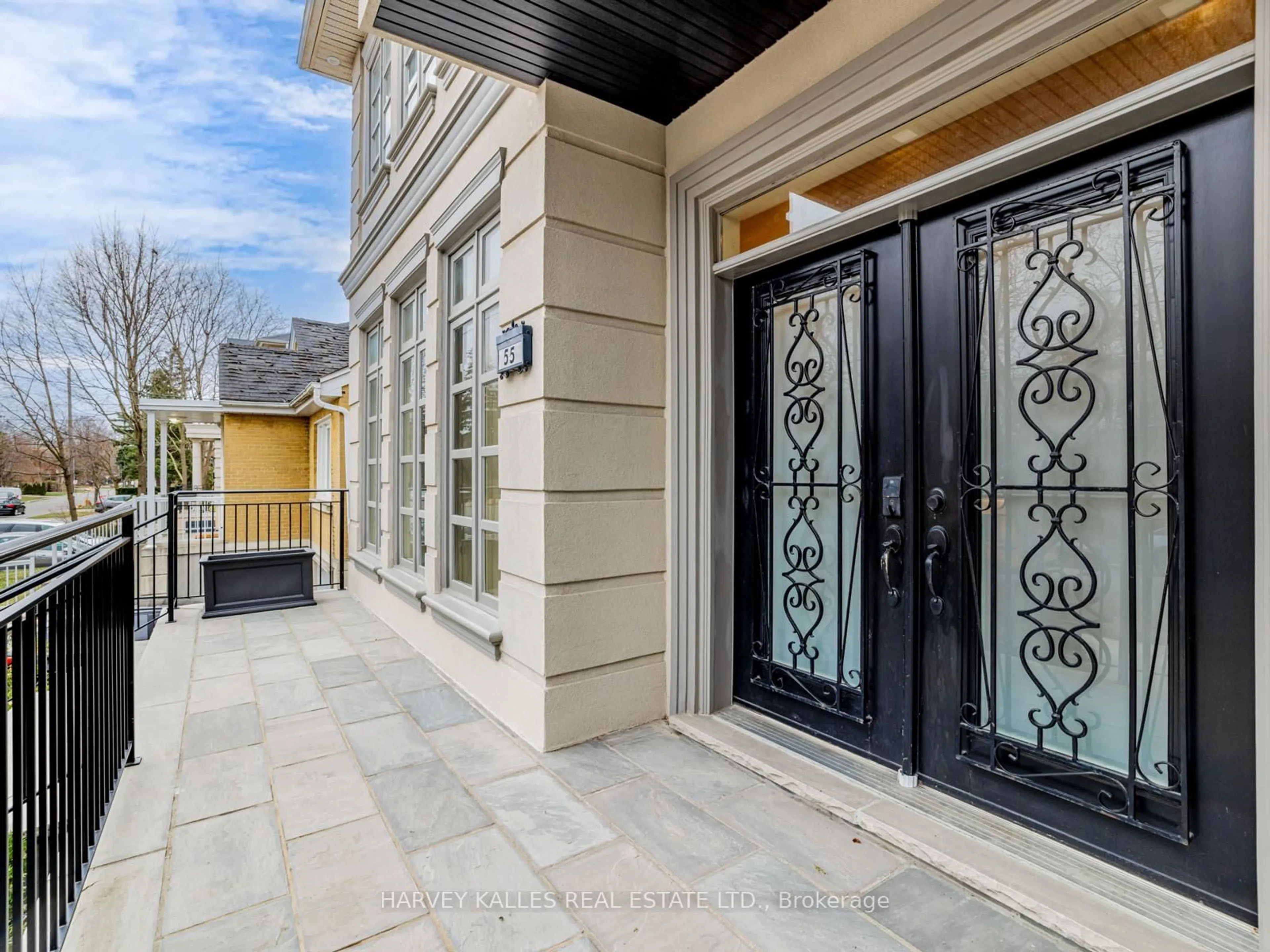 Indoor entryway for 55 Viewmount Ave, Toronto Ontario M6B 1T2