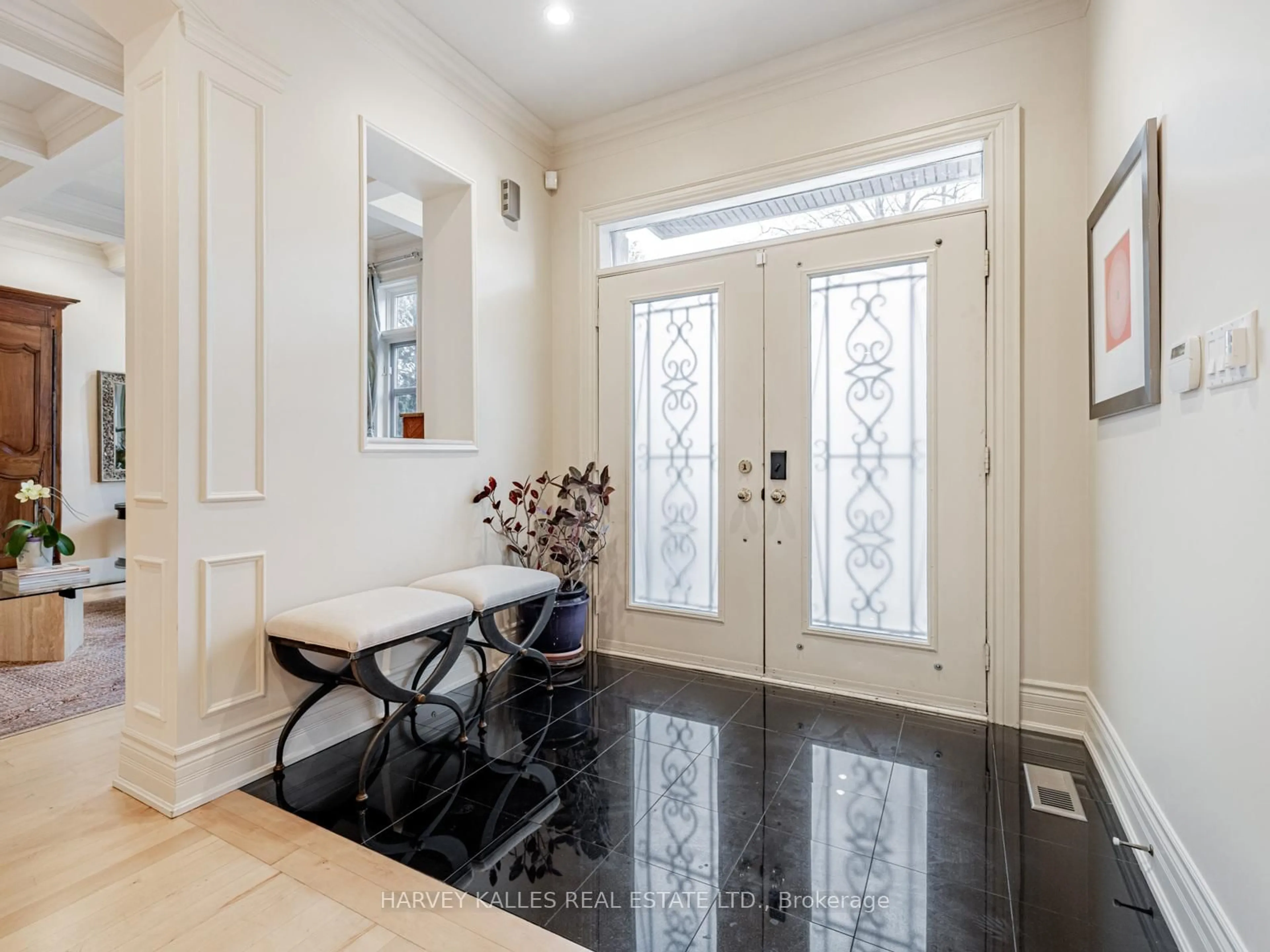 Indoor entryway for 55 Viewmount Ave, Toronto Ontario M6B 1T2