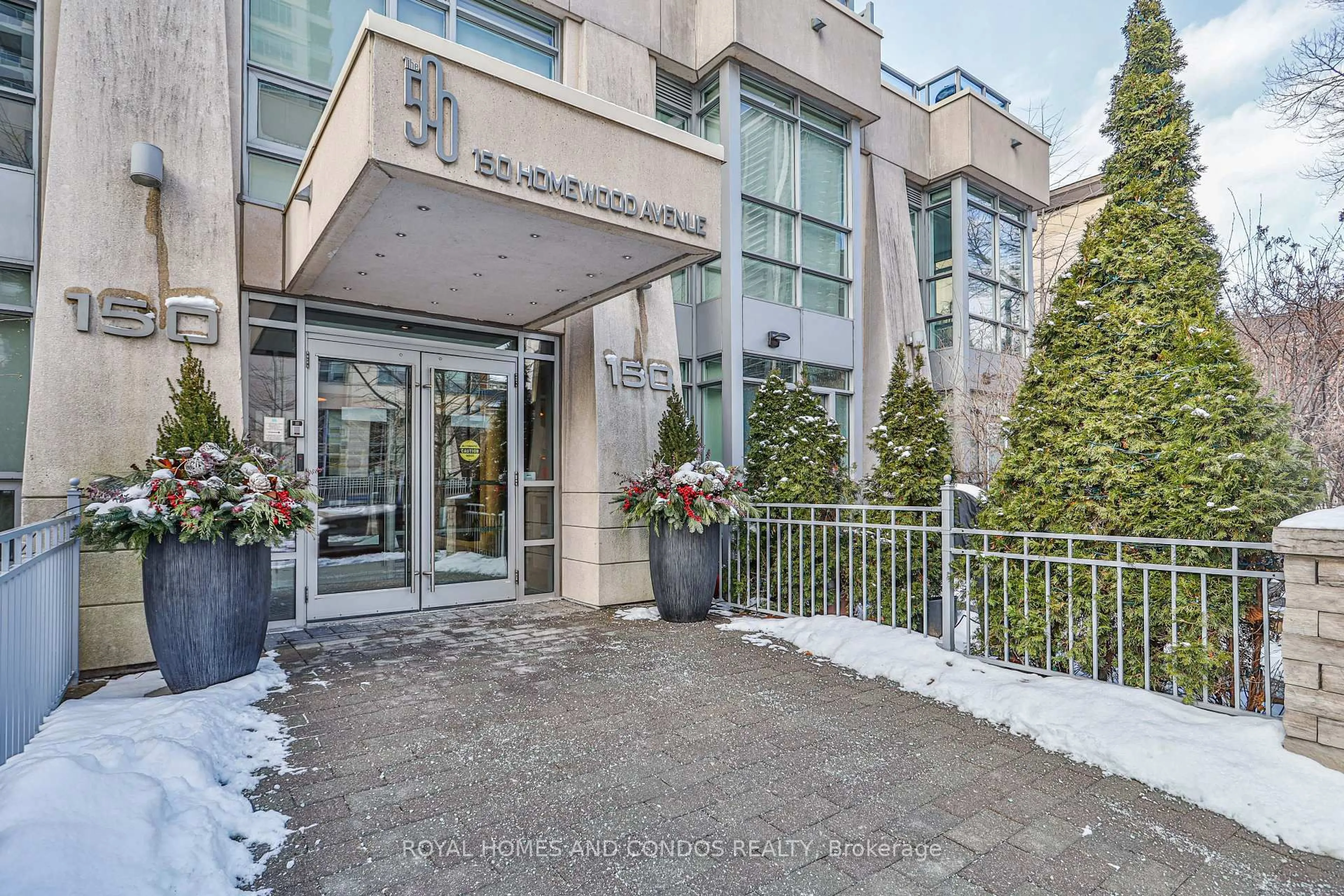 Indoor foyer for 150 Homewood Ave #L 303, Toronto Ontario M4Y 2J6