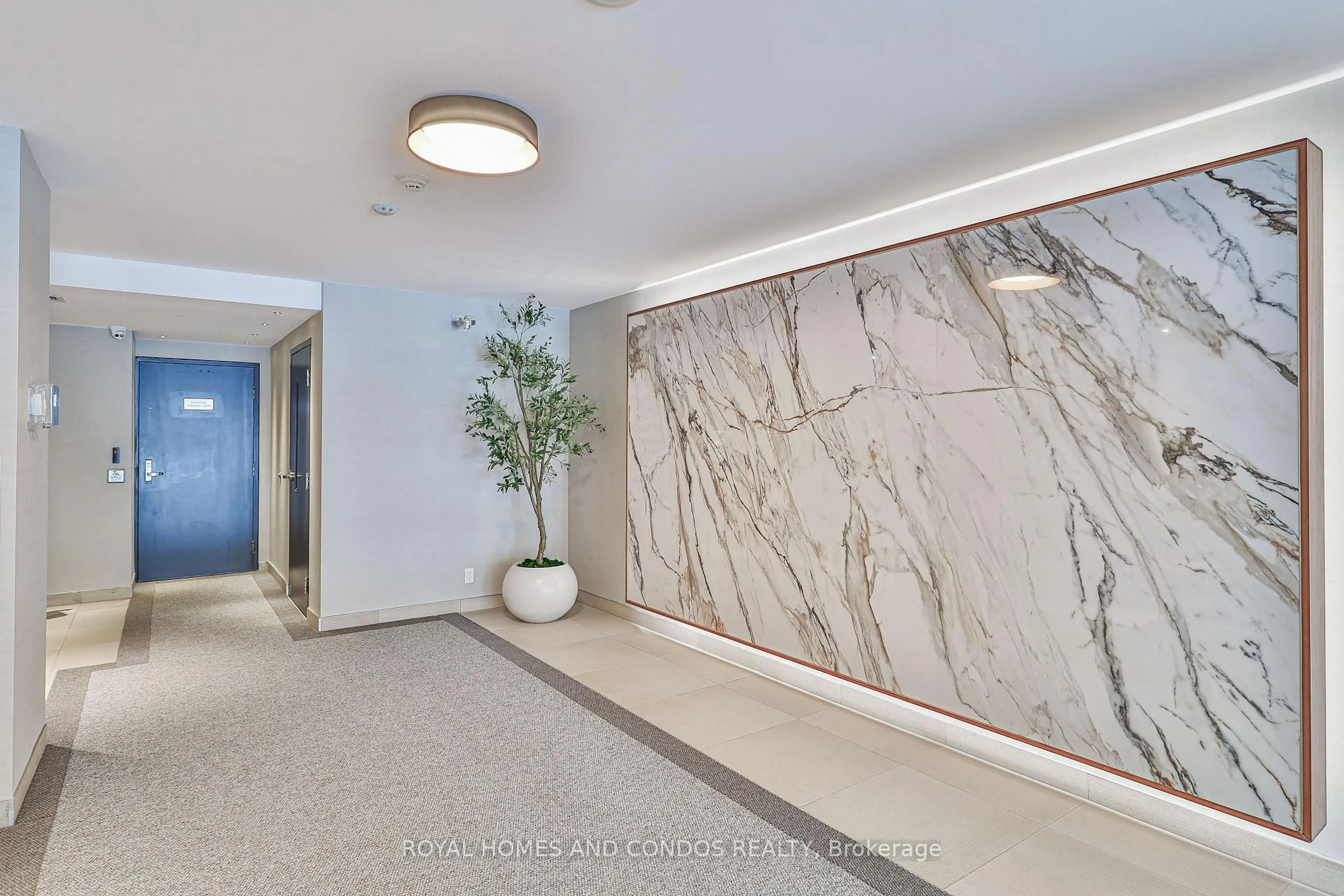 Indoor foyer for 150 Homewood Ave #L 303, Toronto Ontario M4Y 2J6