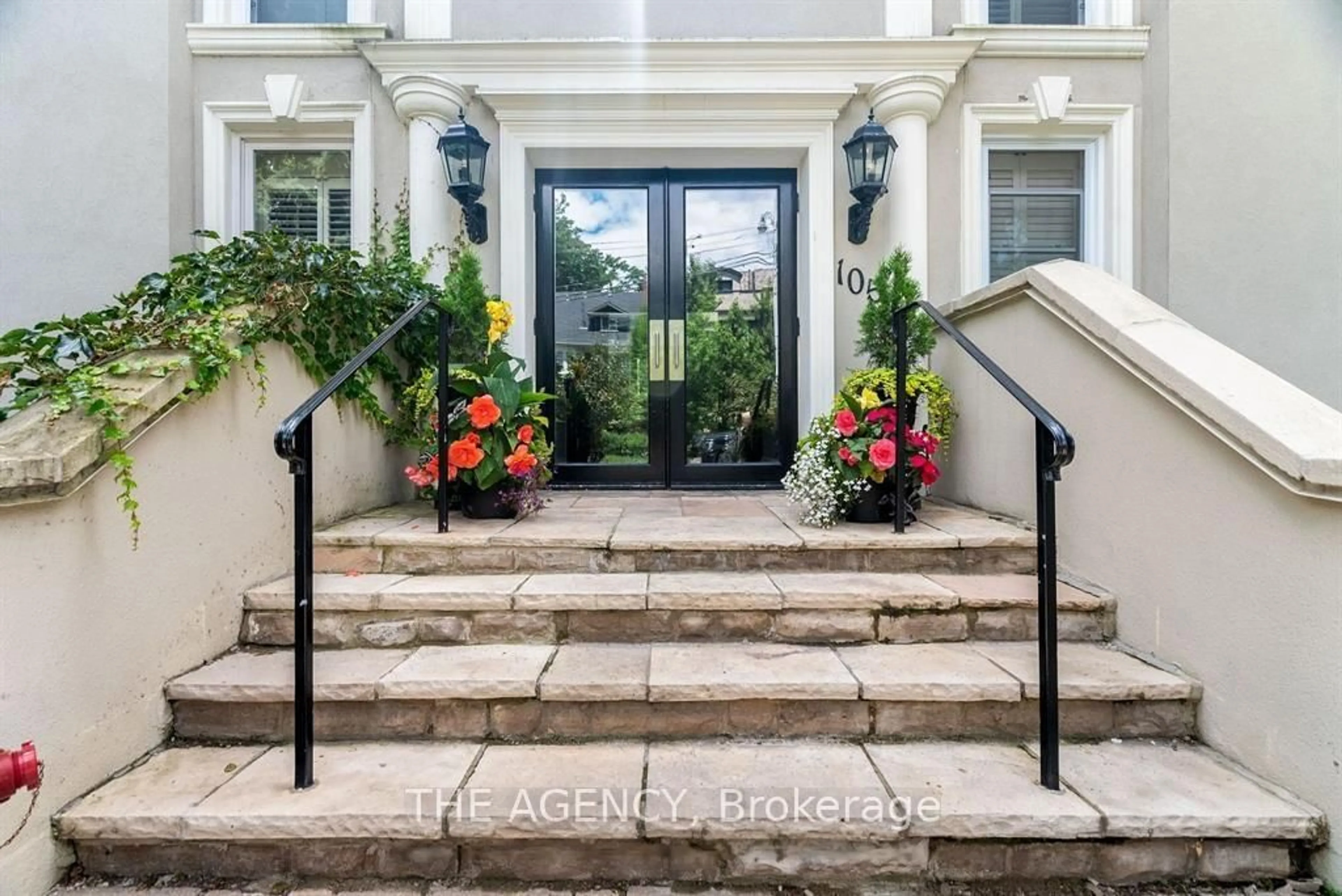 Indoor entryway for 105 Heath St #3, Toronto Ontario M4V 1T5