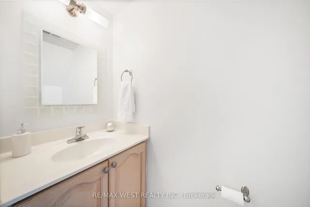 Additional property image - 954 King St Unit 510