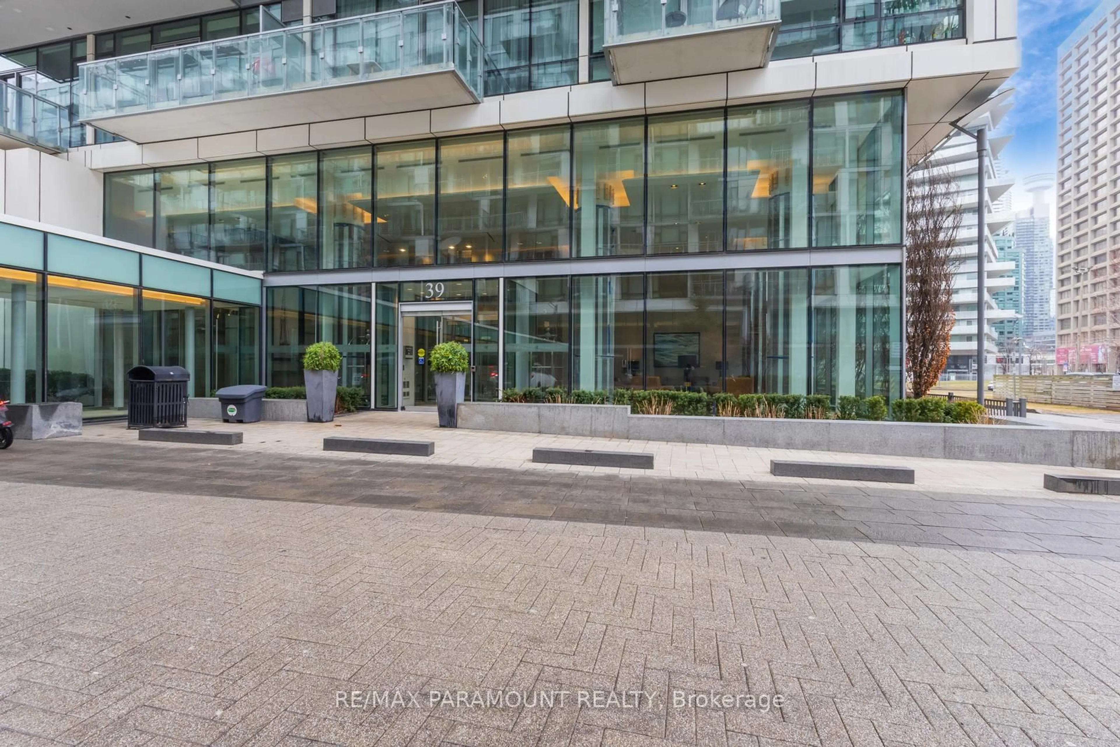 Indoor foyer for 39 Queens Quay #1101, Toronto Ontario M5E 0A4