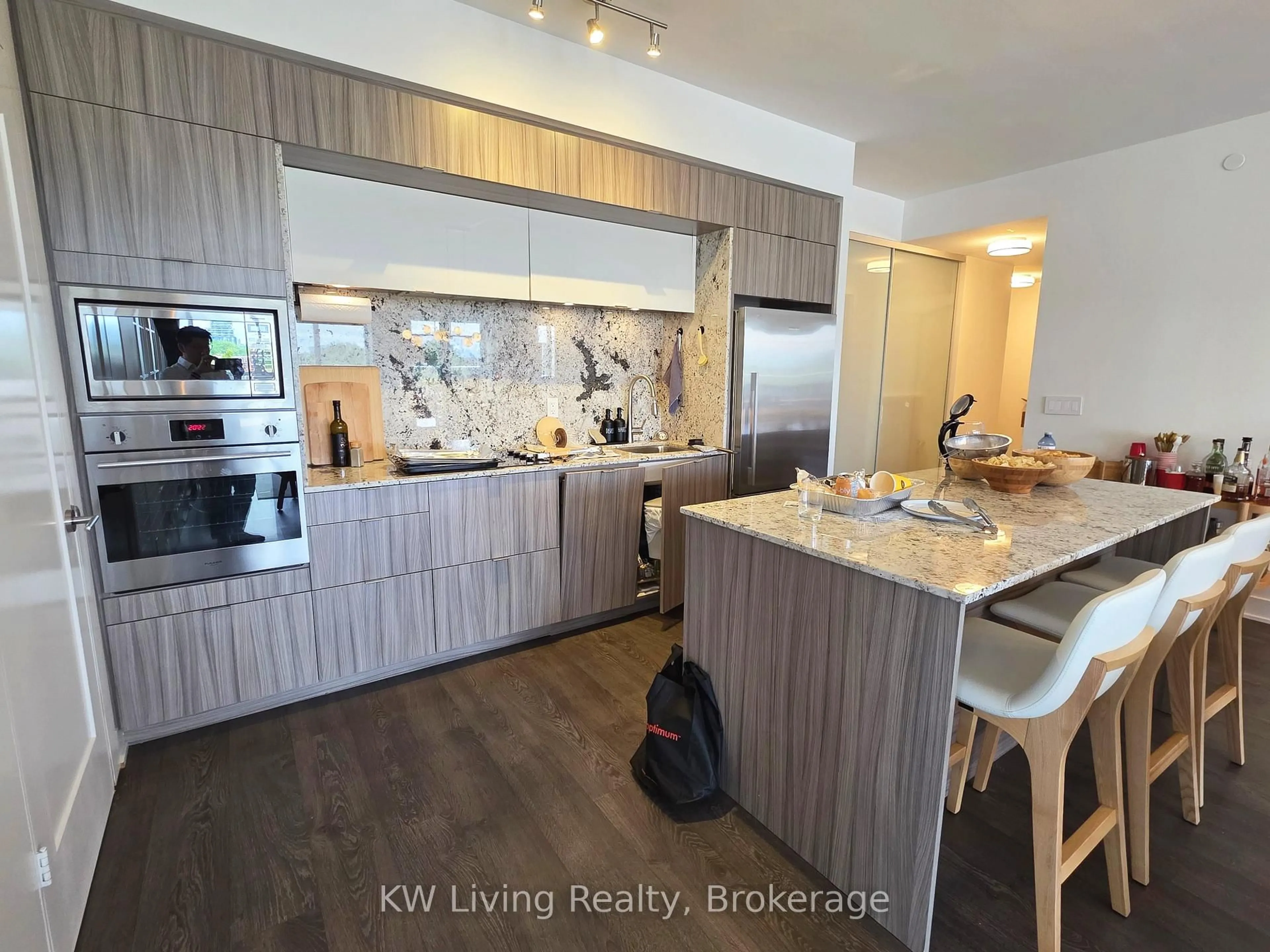 Contemporary kitchen, wood/laminate floor for 38 Cameron St #608, Toronto Ontario M5T 0C3