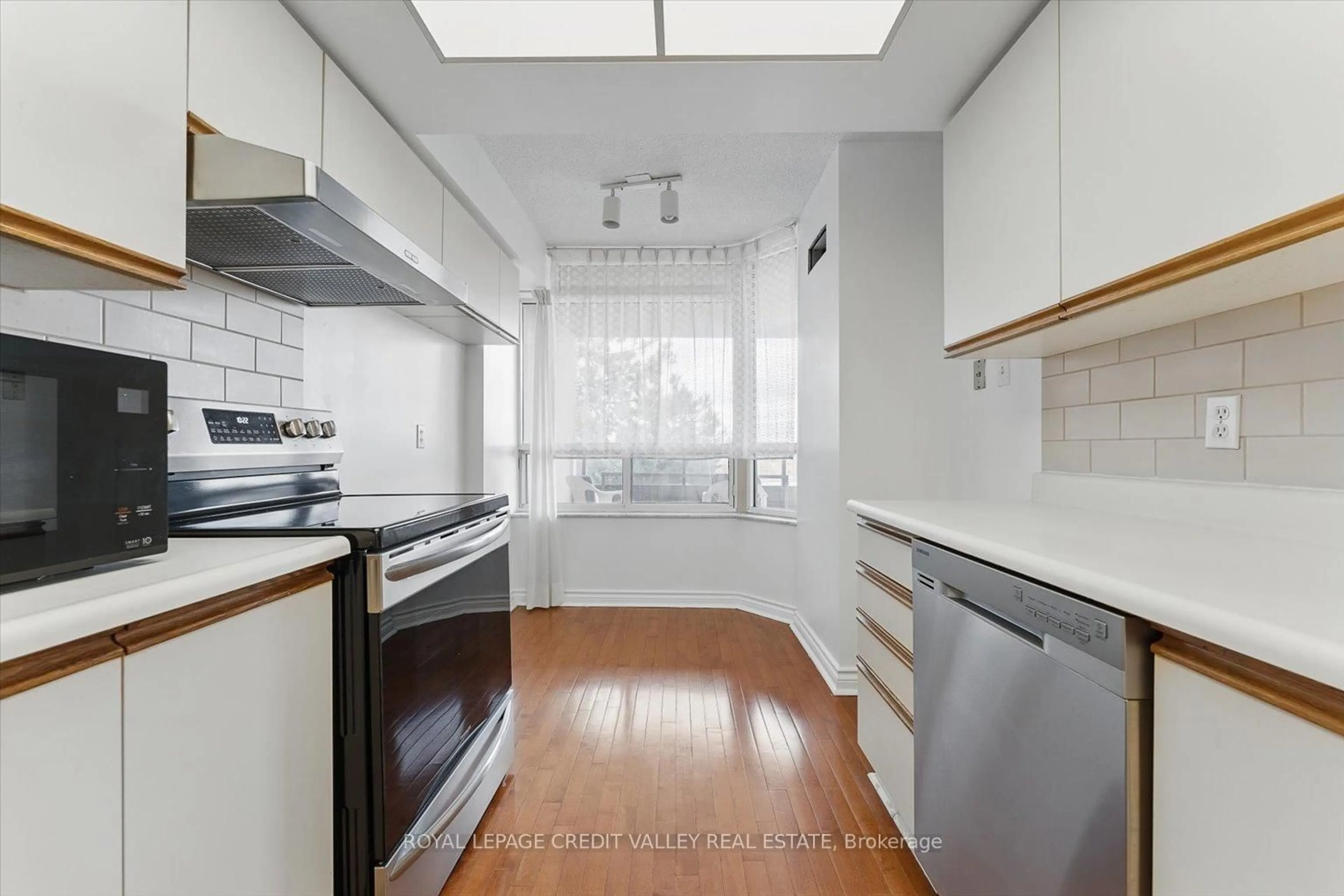 Standard kitchen, unknown for 1200 Don Mills Rd #507, Toronto Ontario M3B 3N8