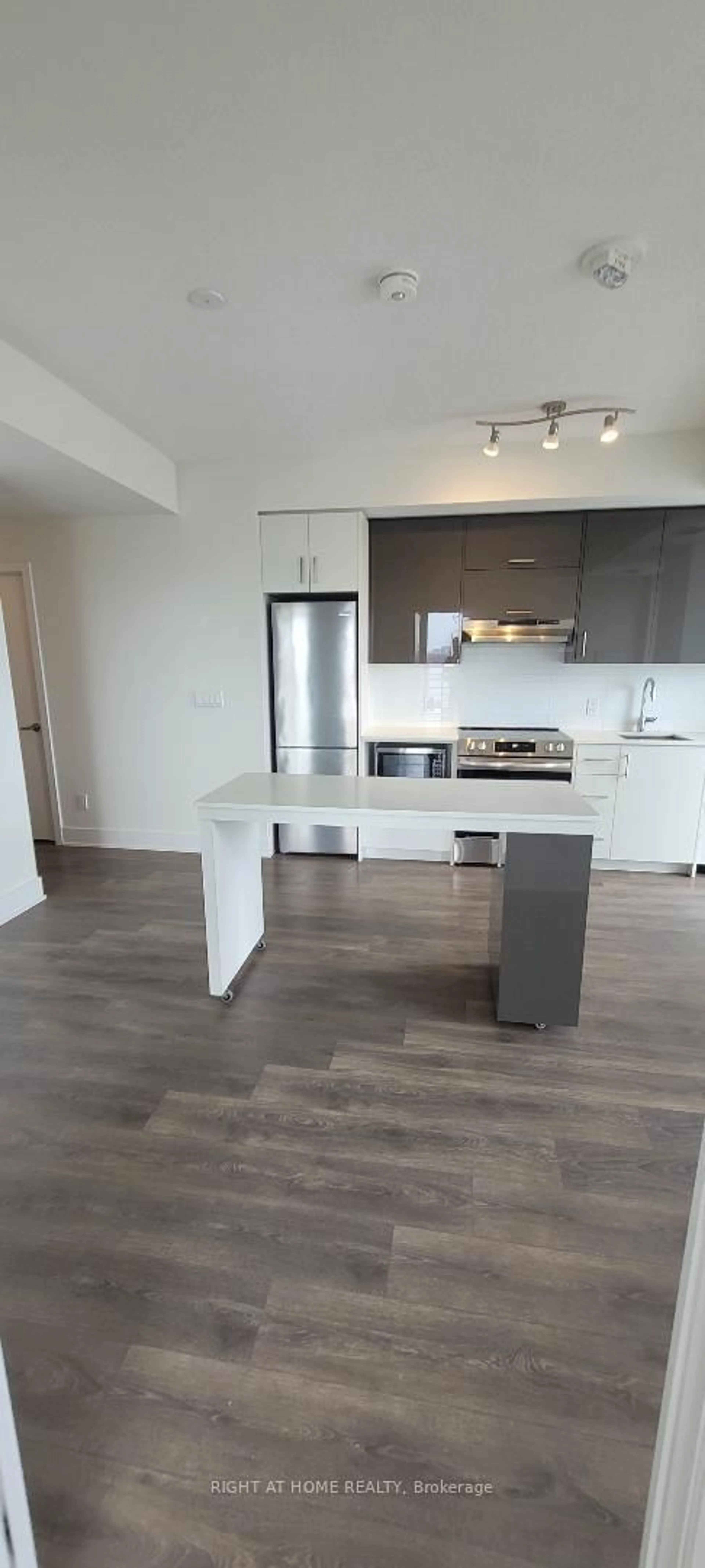 Open concept kitchen, wood/laminate floor for 188 Fairview mall Dr #1507, Toronto Ontario M2J 0H7