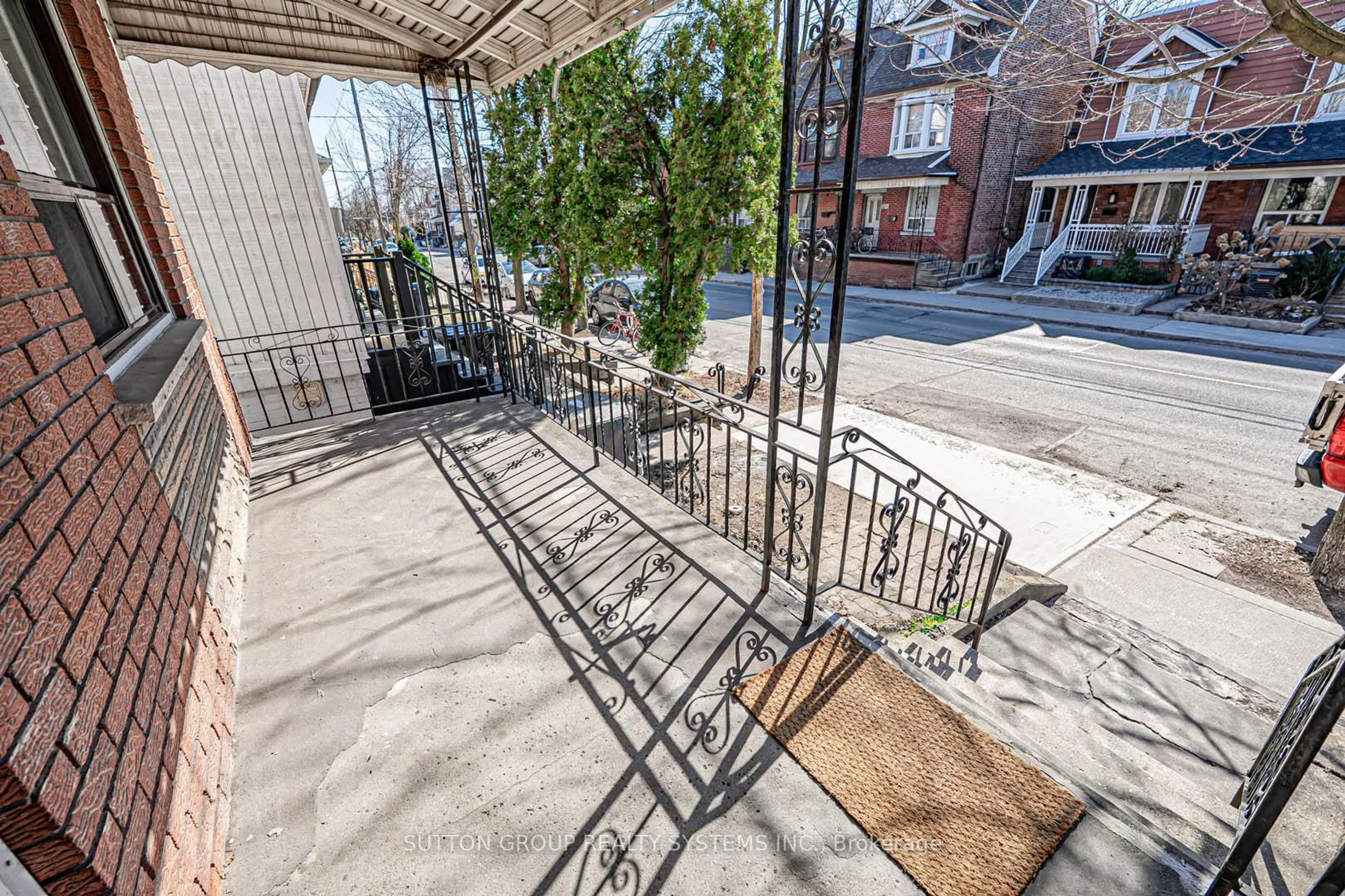 Patio, street for 171 Christie St, Toronto Ontario M6G 3B3