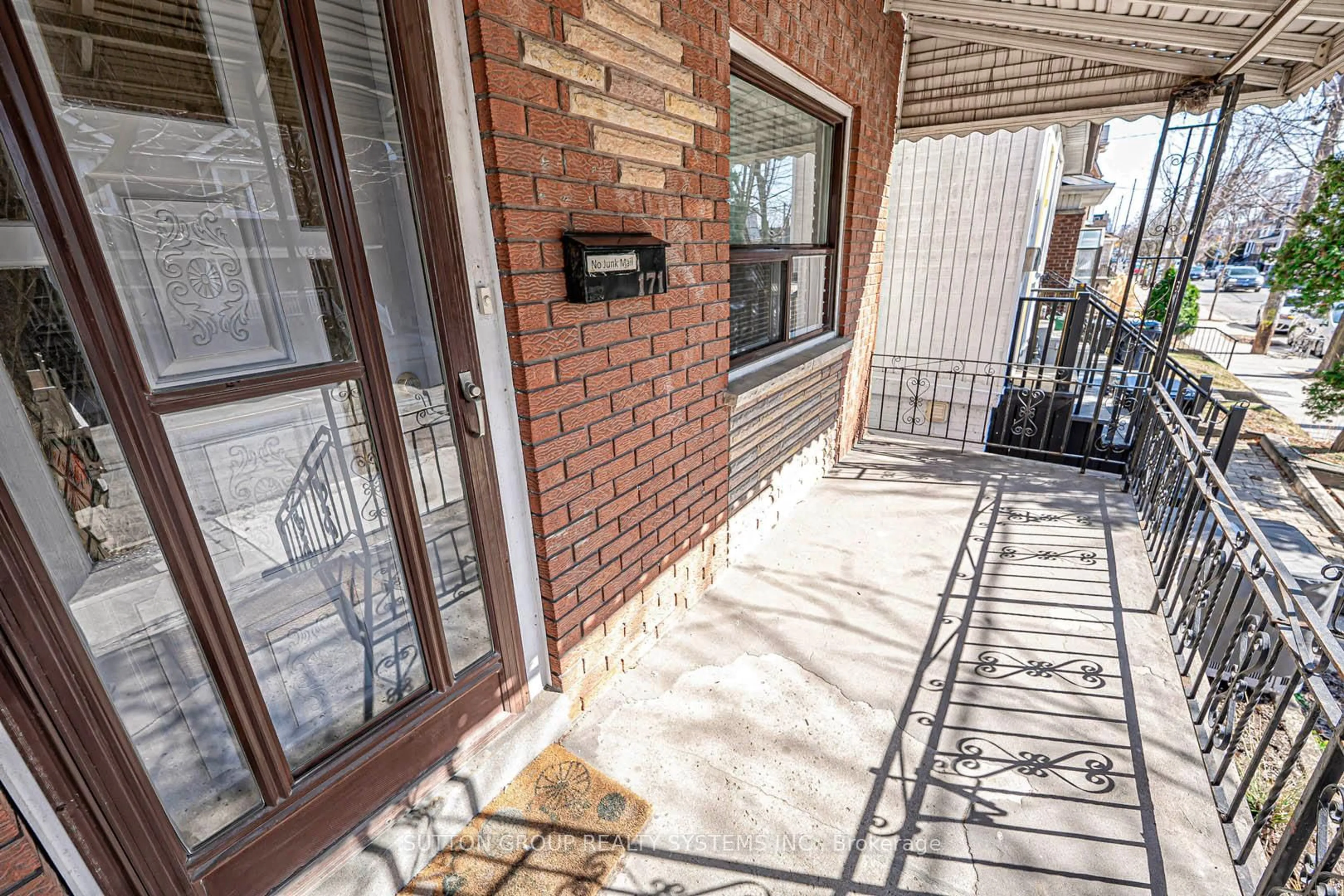 Patio, street for 171 Christie St, Toronto Ontario M6G 3B3