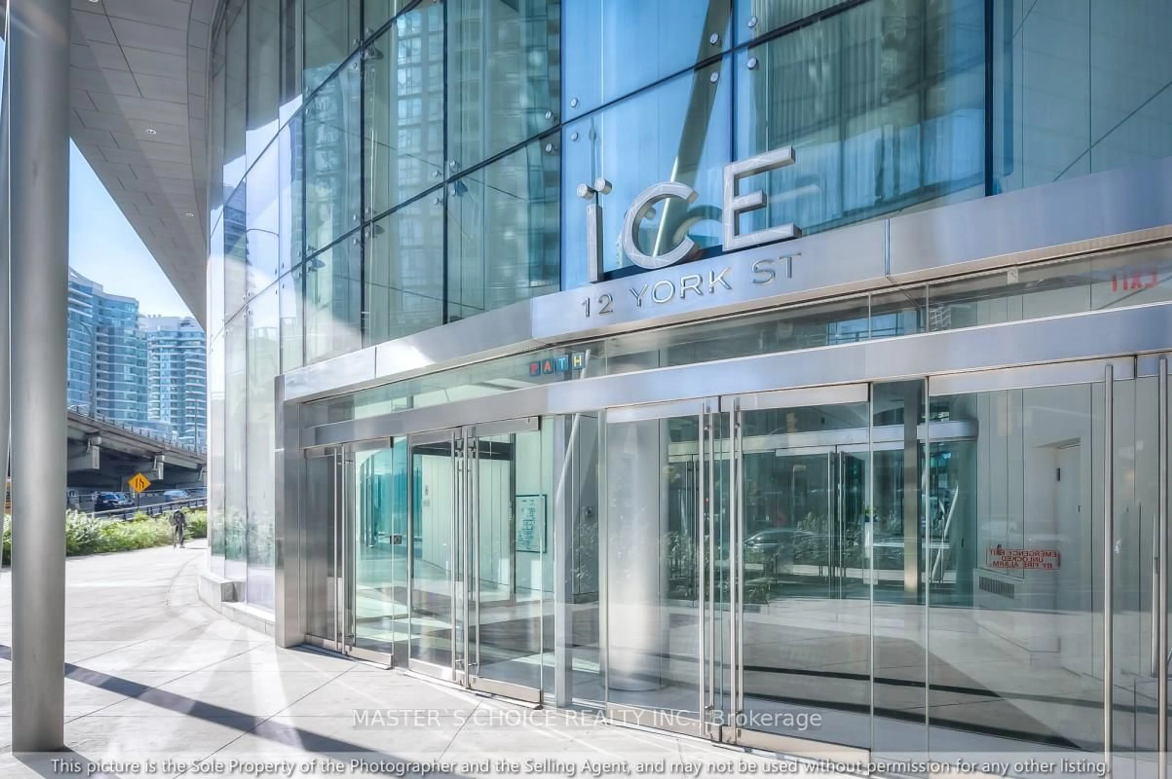 Indoor foyer for 12 York St #2610, Toronto Ontario M5J 0A9