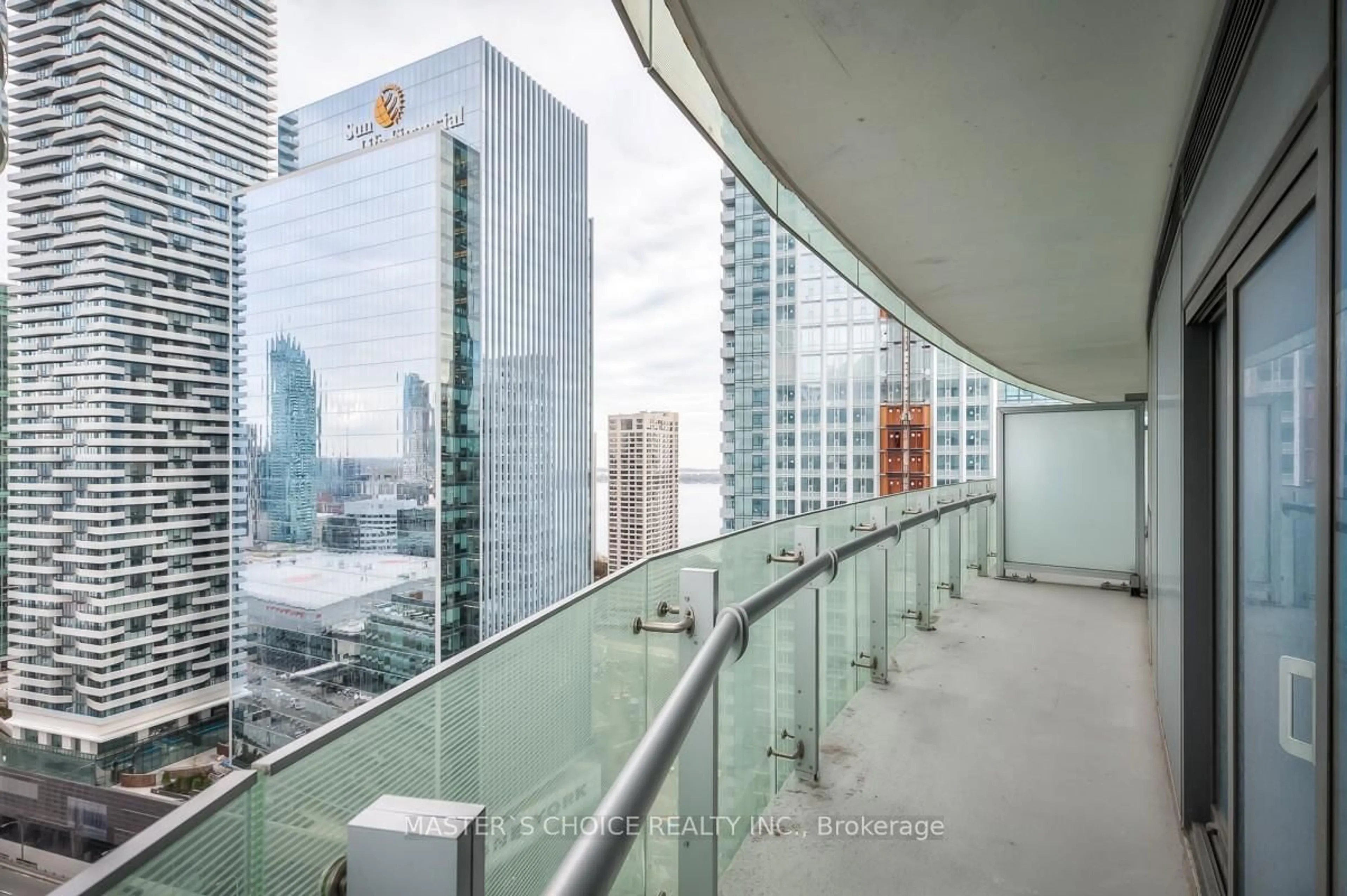 Indoor foyer for 12 York St #2610, Toronto Ontario M5J 0A9