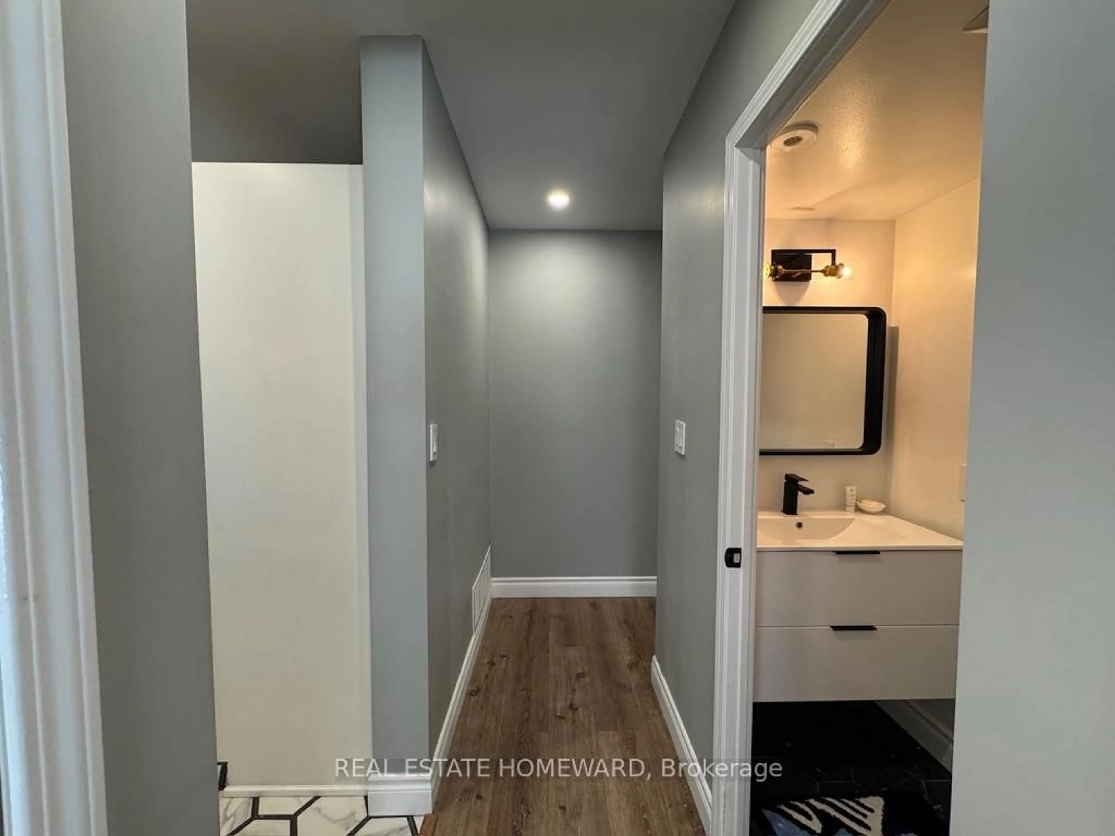 Indoor entryway for 3 Everson Dr #350, Toronto Ontario M2N 7C2