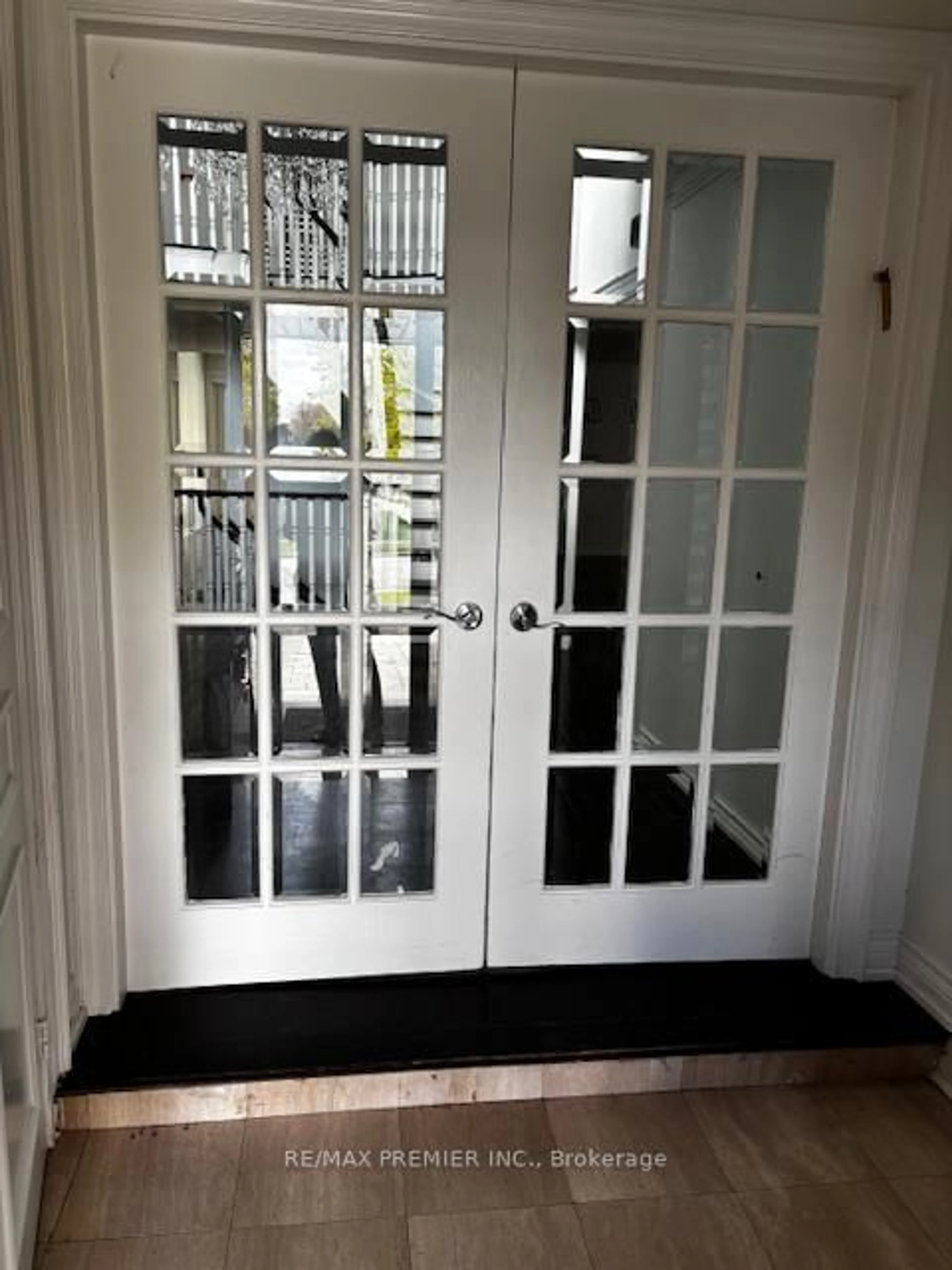 Indoor entryway for 128 Fisherville Rd, Toronto Ontario M2R 3C2