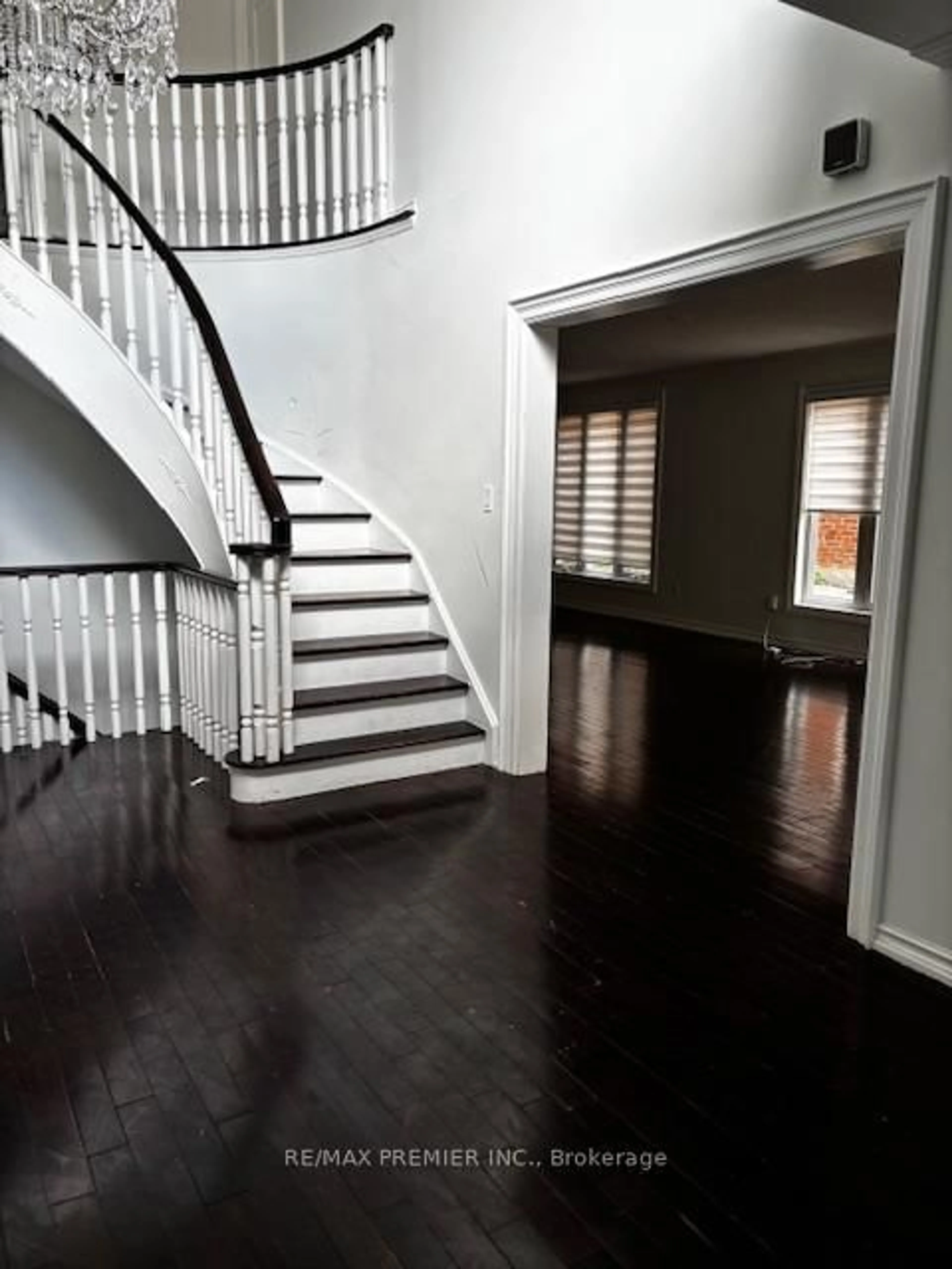 Indoor foyer for 128 Fisherville Rd, Toronto Ontario M2R 3C2