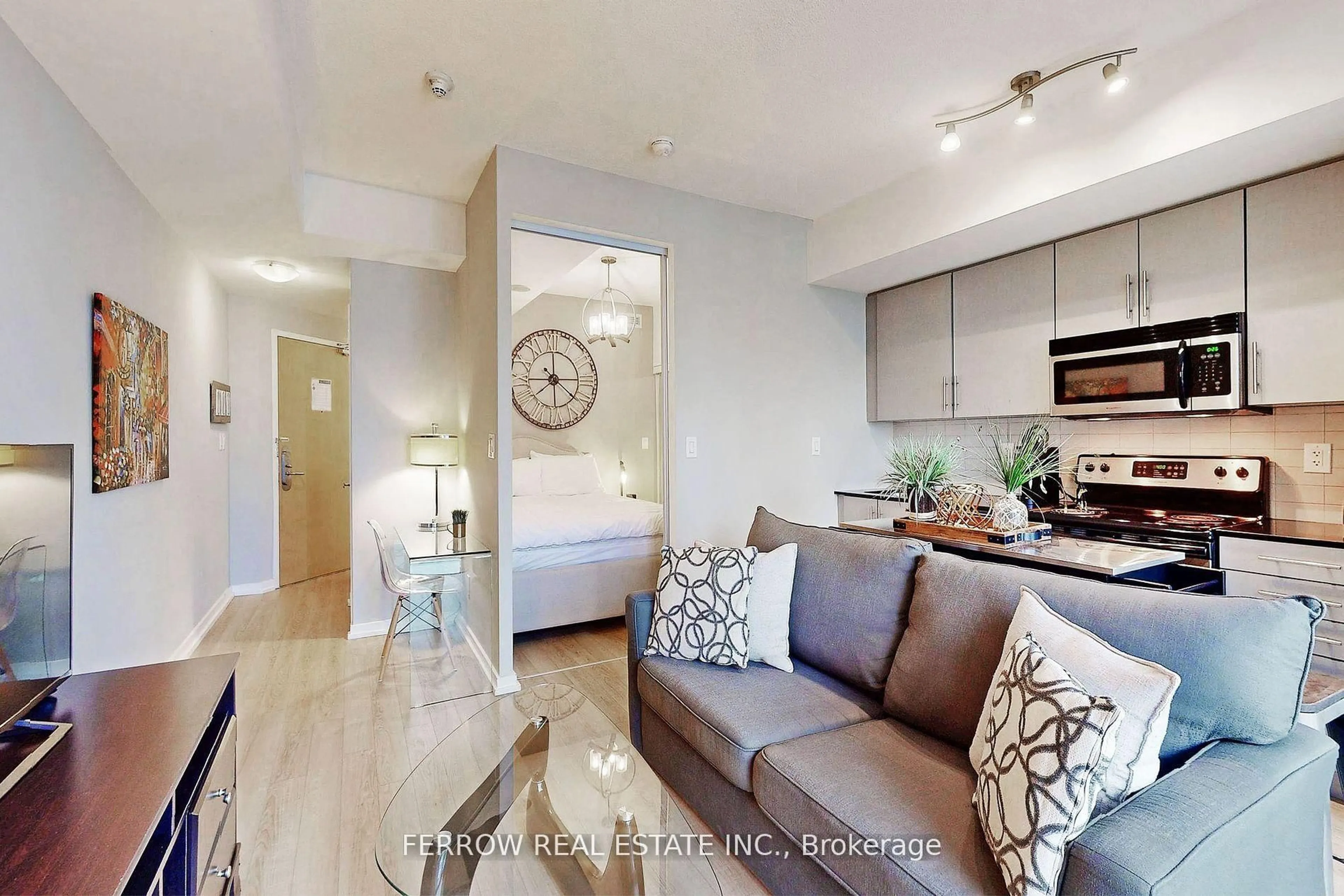Living room with furniture, wood/laminate floor for 55 Bremner Blvd #1306, Toronto Ontario M5J 0A6