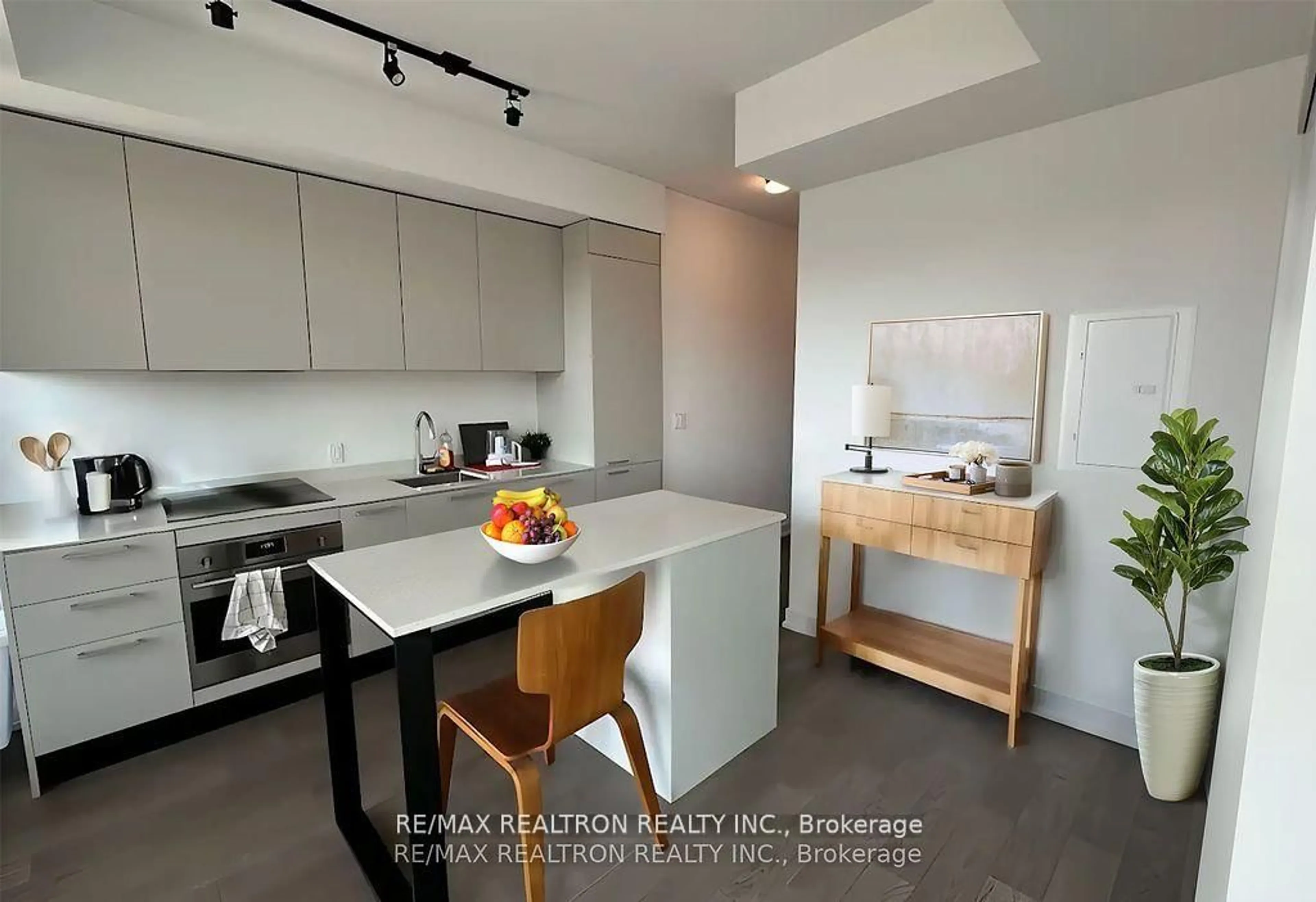 Unknown for 200 Sudbury St #504, Toronto Ontario M6H 0H1