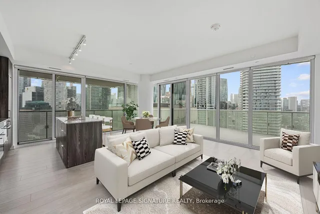 Additional property image - 15 Queens Quay Unit 3305