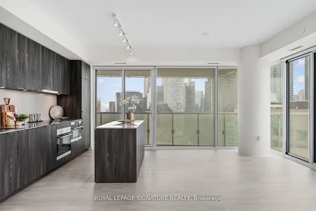 Additional property image - 15 Queens Quay Unit 3305