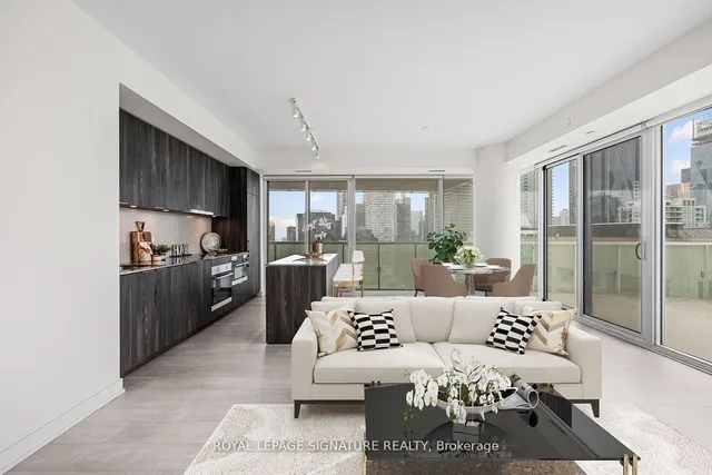Additional property image - 15 Queens Quay Unit 3305